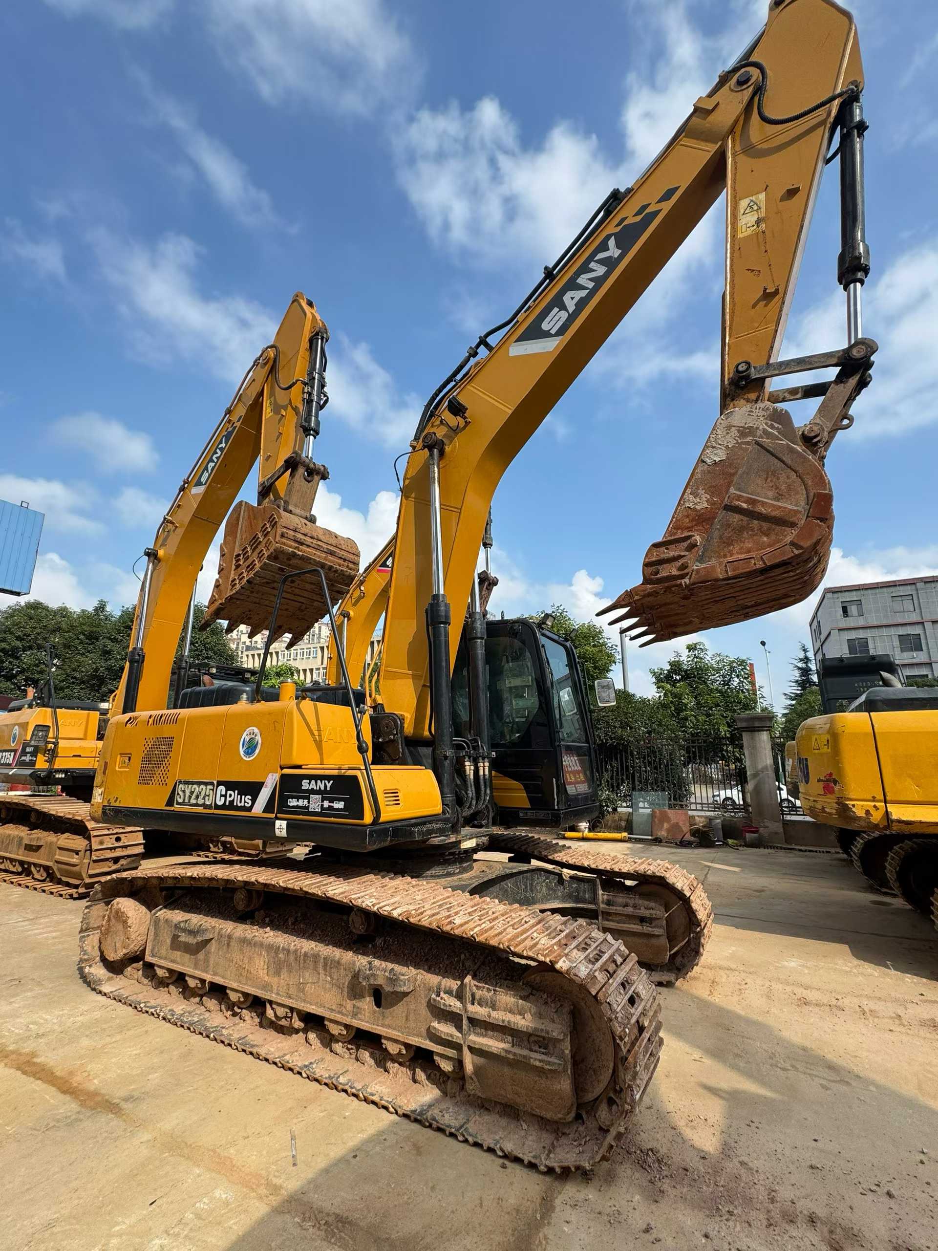 Buy Sany SY200C Used Excavator / 4