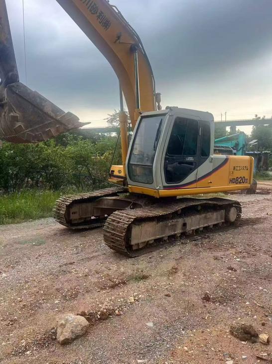 Buy Kato HD820 Used Excavator / 1
