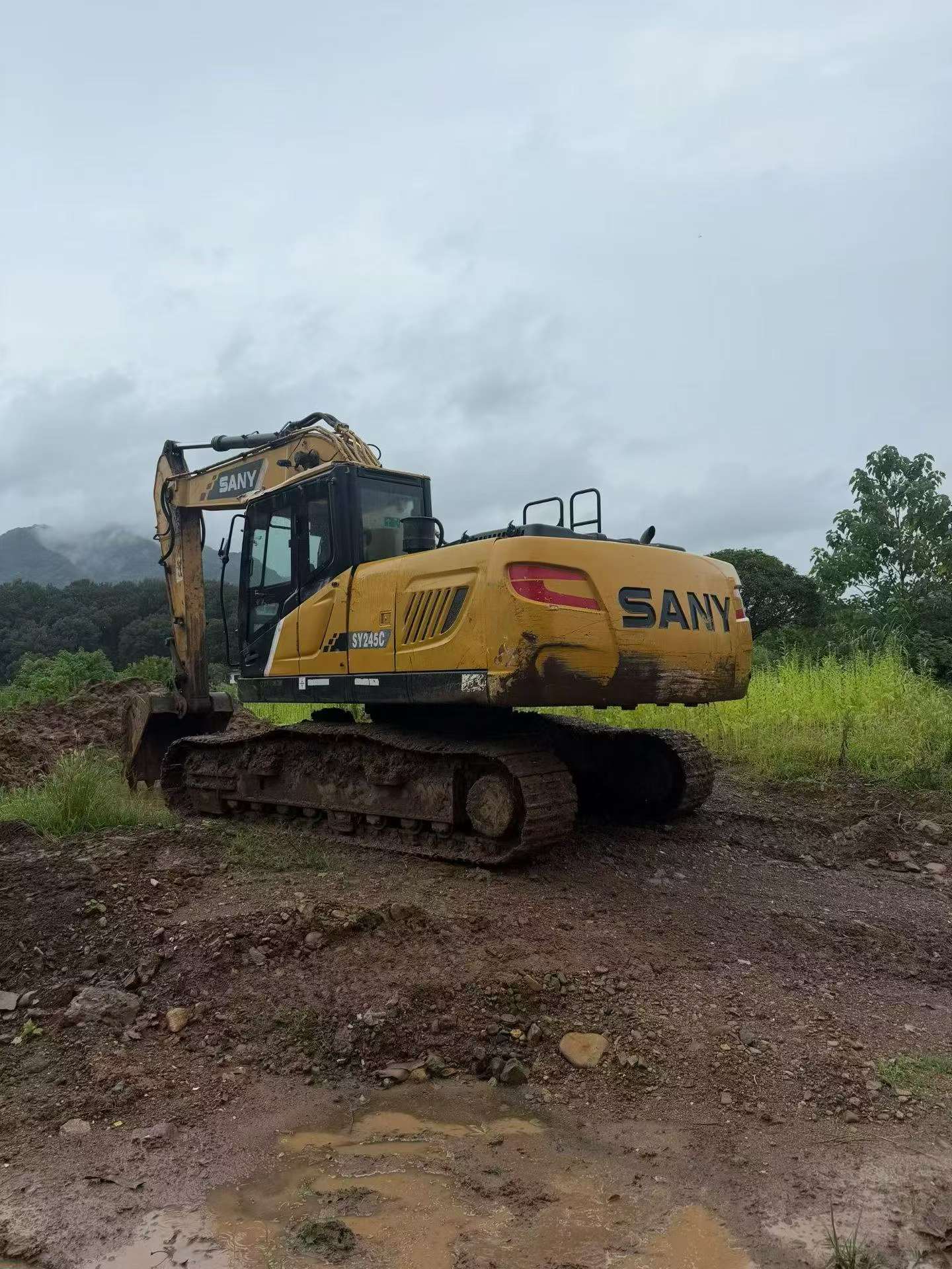 Buy Sany SY215C Used Excavator / 2 Buy Sany SY215C Used Excavator / 2