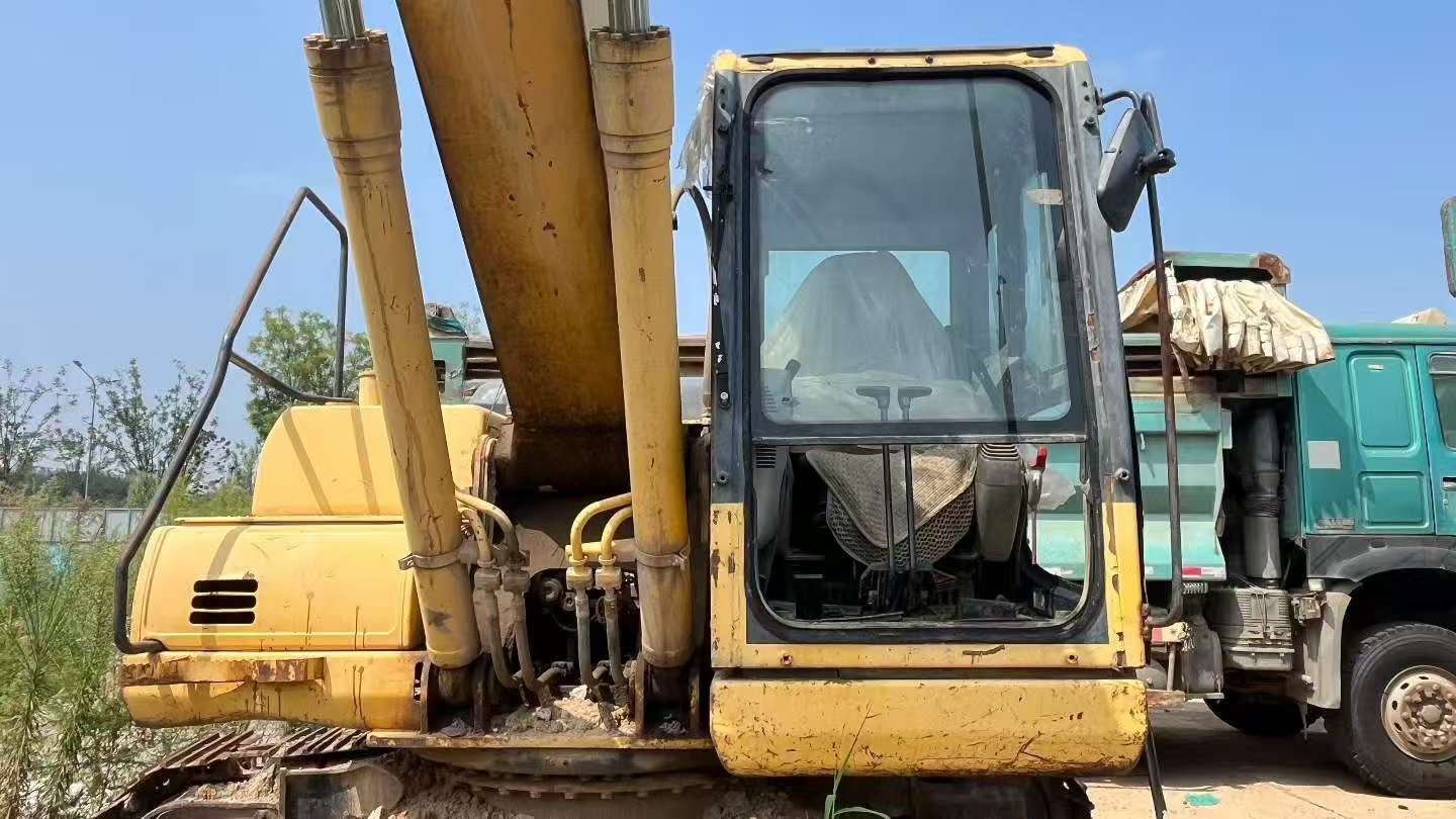 Buy Komatsu PC200-8 Used Excavator / 3