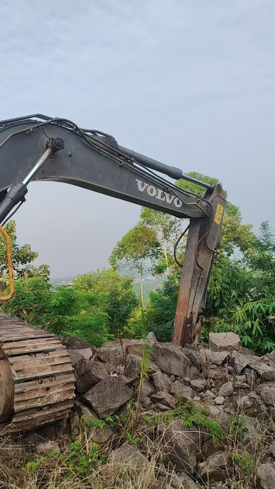 Buy Volvo L120E Used Excavator / 3