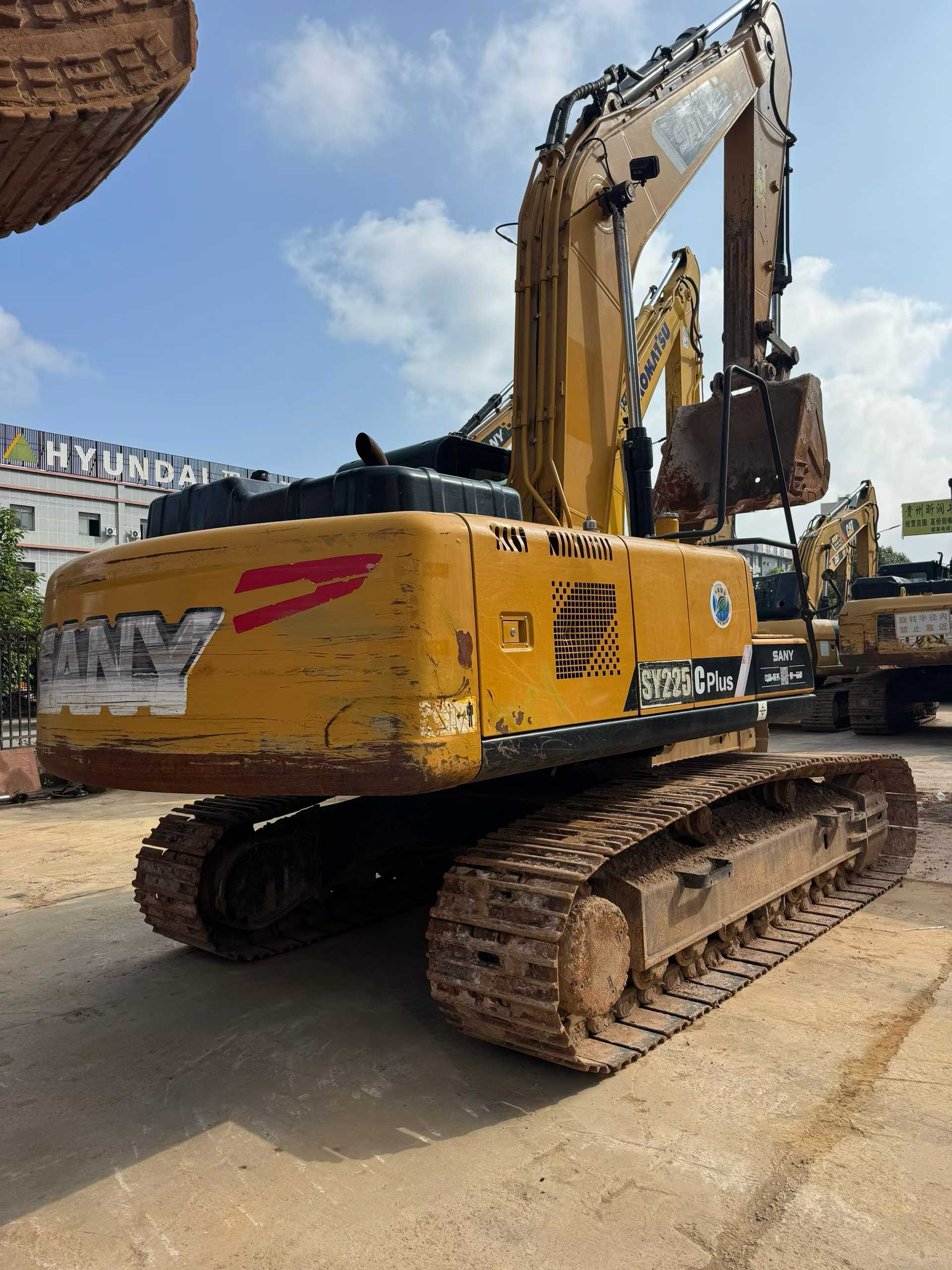 Buy Sany SY200C Used Excavator / 2