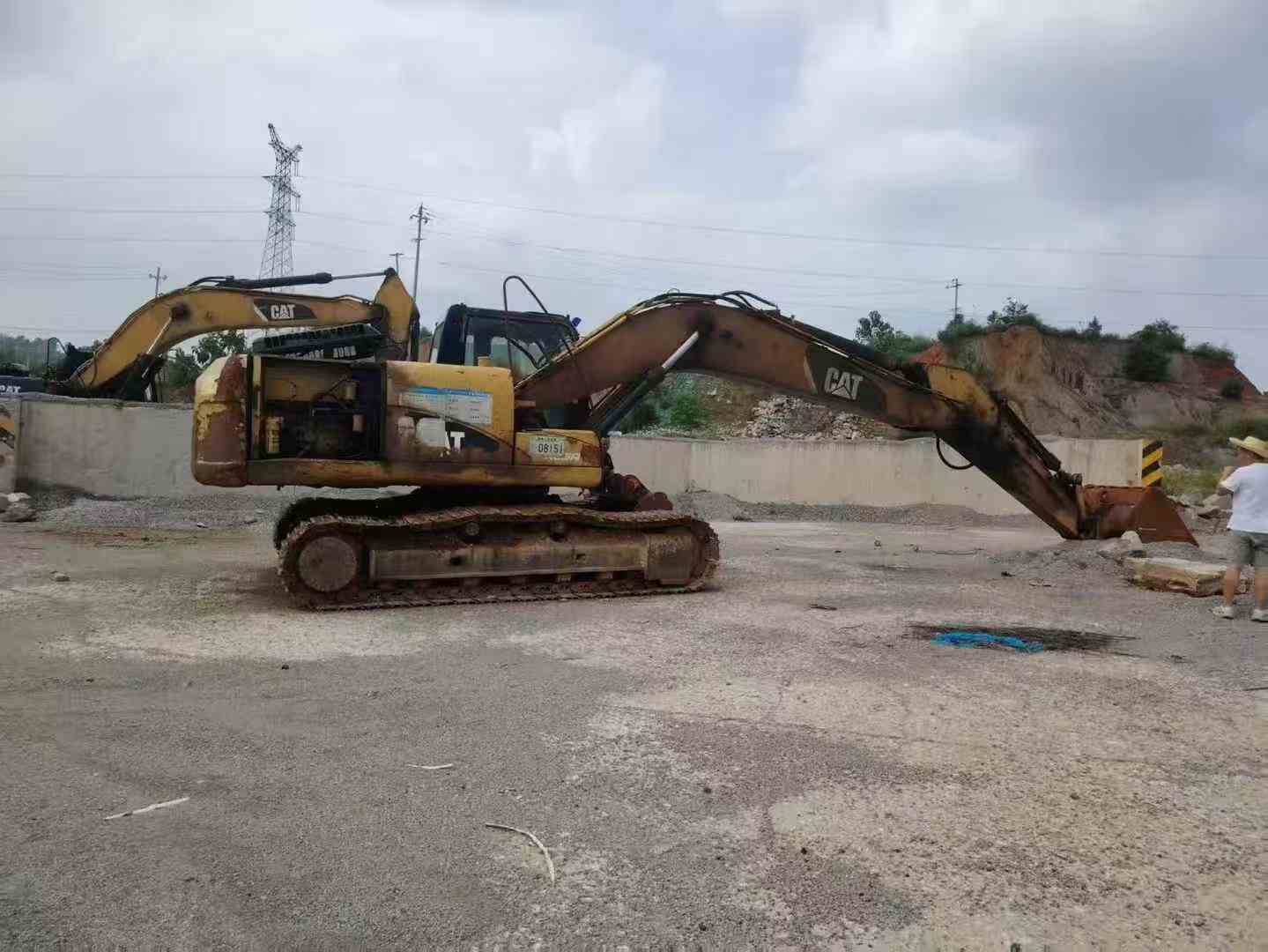 Buy Caterpillar 320D Used Excavator / 1