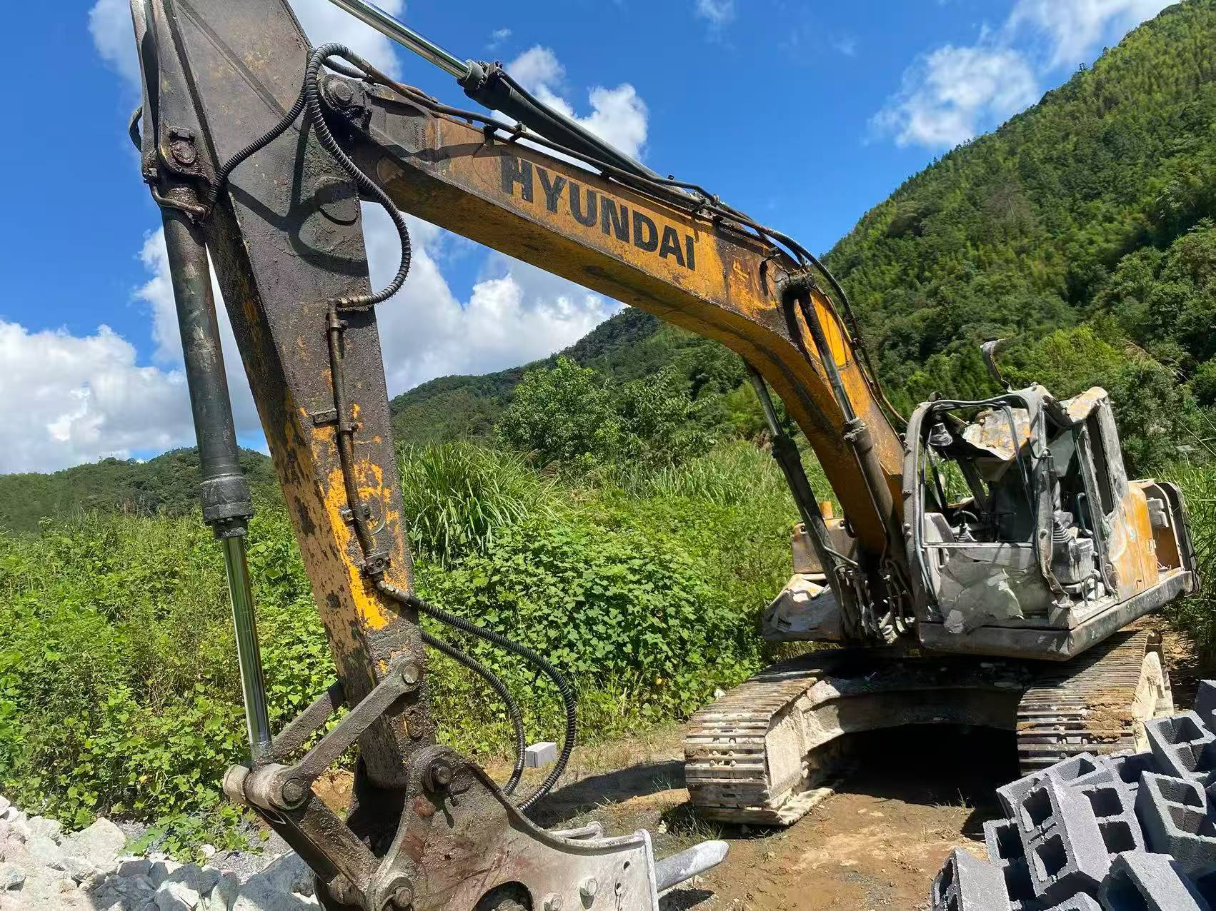 Buy Hyundai R215-7 Used Excavator / 3