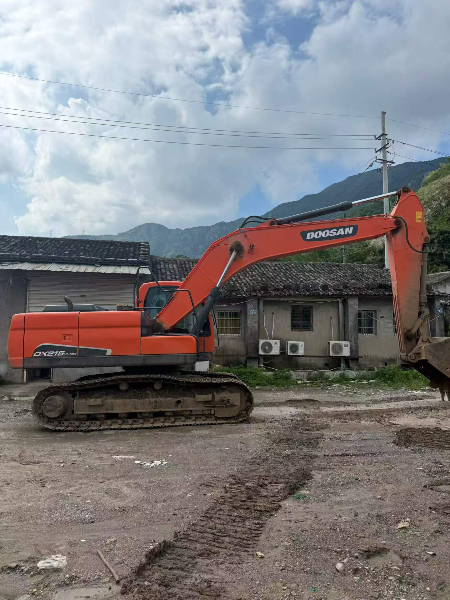 Buy Doosan DH215-7 Used Excavator / 1
