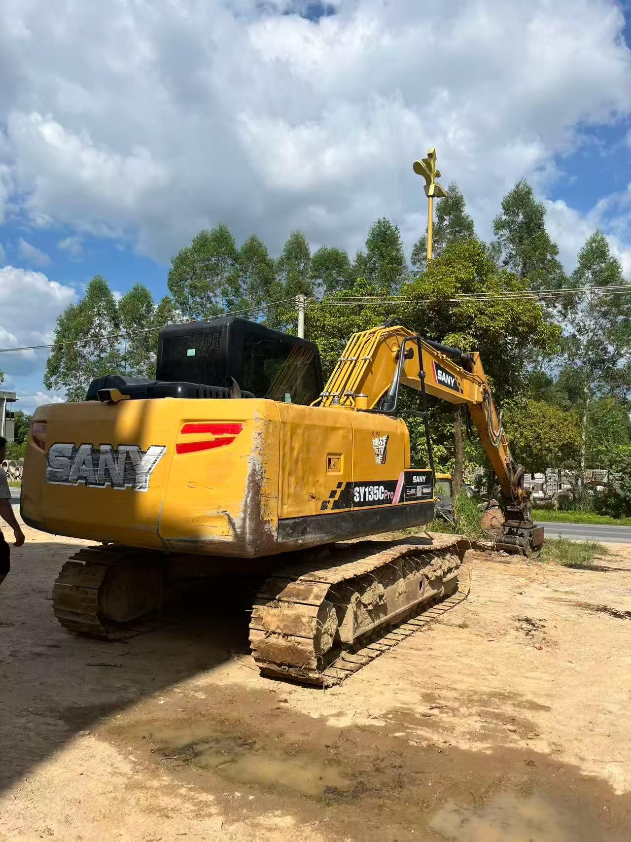 Buy Sany SY135 Used Excavator / 2