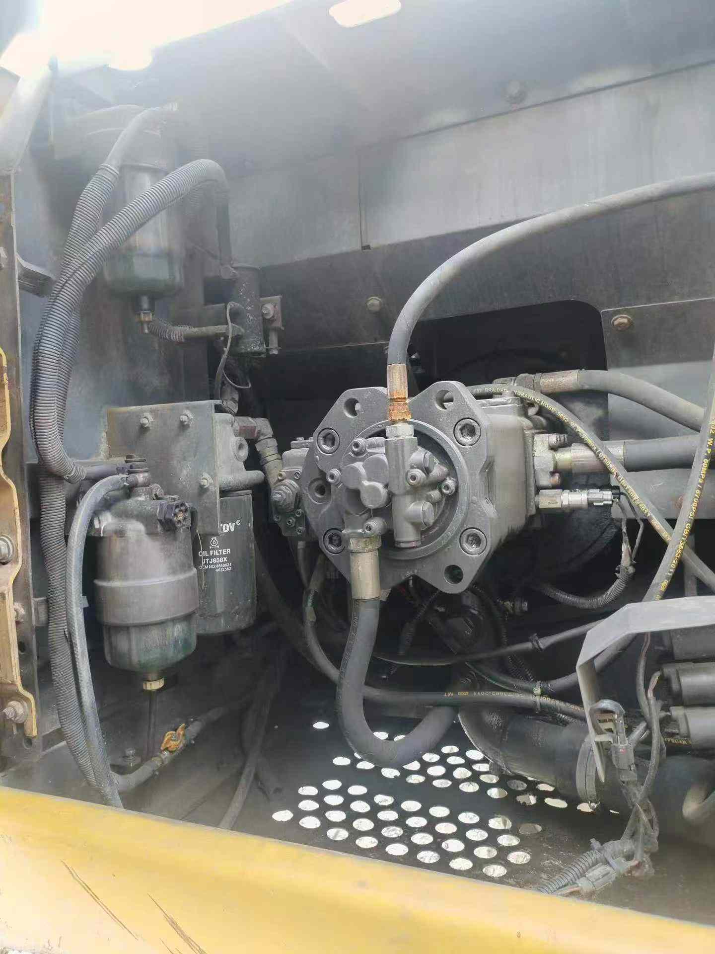 Buy Sumitomo SH200A5 Used Excavator / 3 Buy Sumitomo SH200A5 Used Excavator / 3
