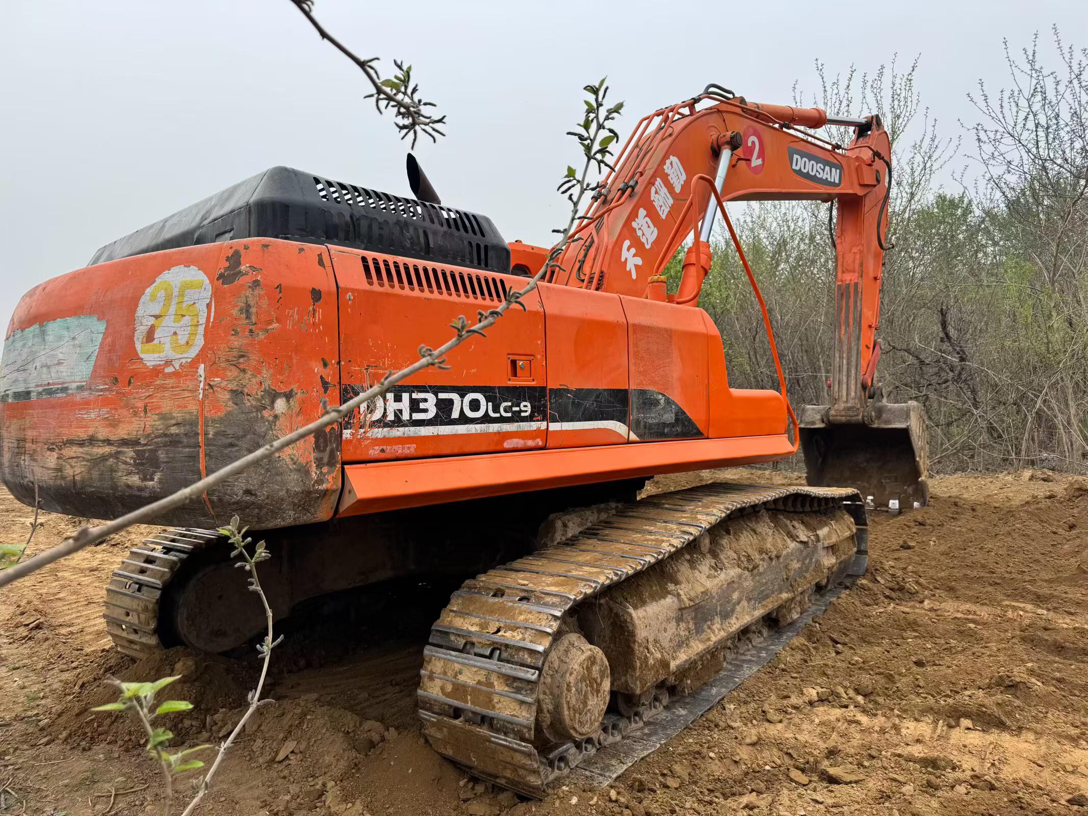 Buy Doosan DH370LC-9 Used Excavator / 2 Buy Doosan DH370LC-9 Used Excavator / 2