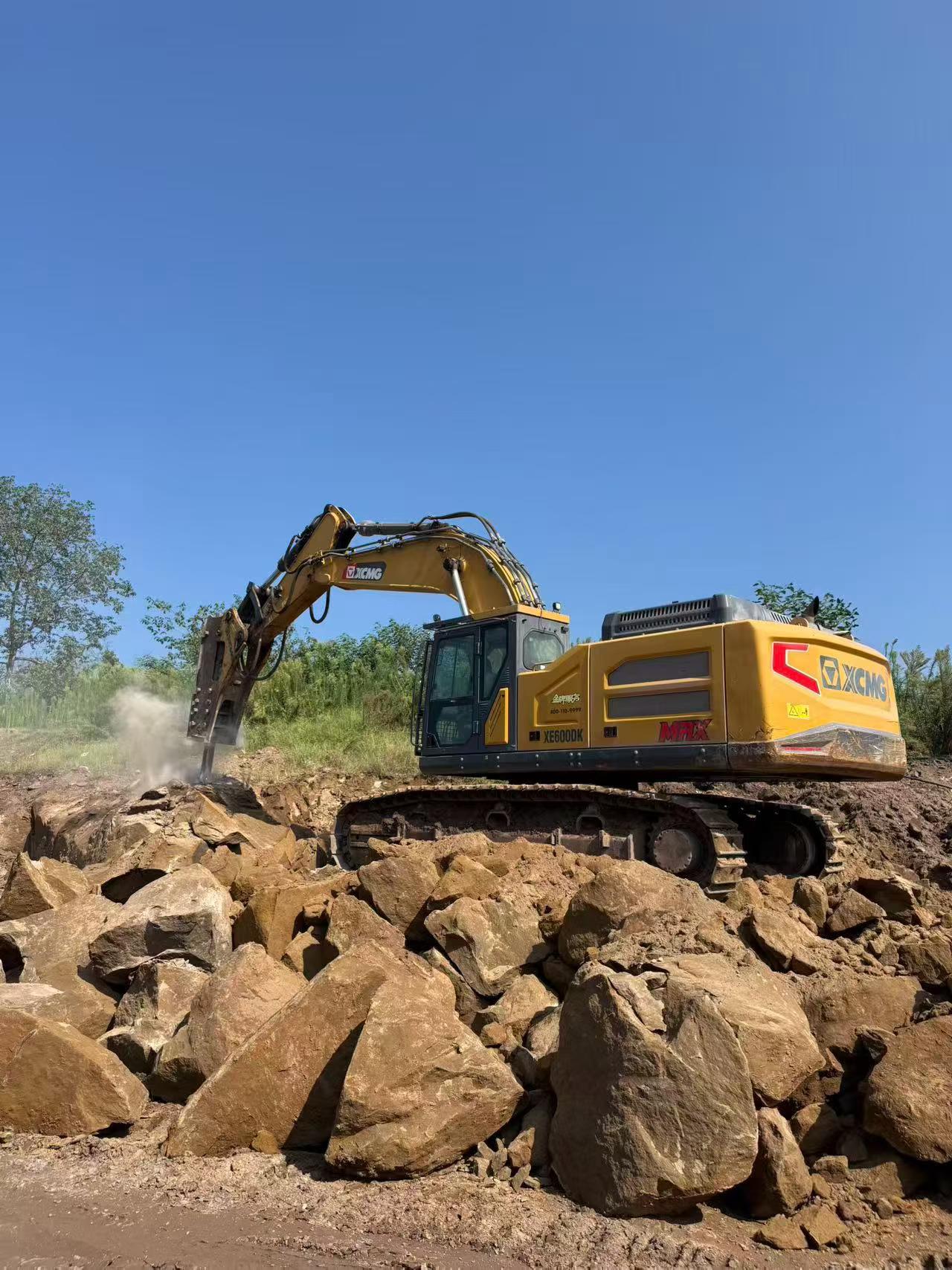 Buy XCMG XE600DK Used Excavator / 1