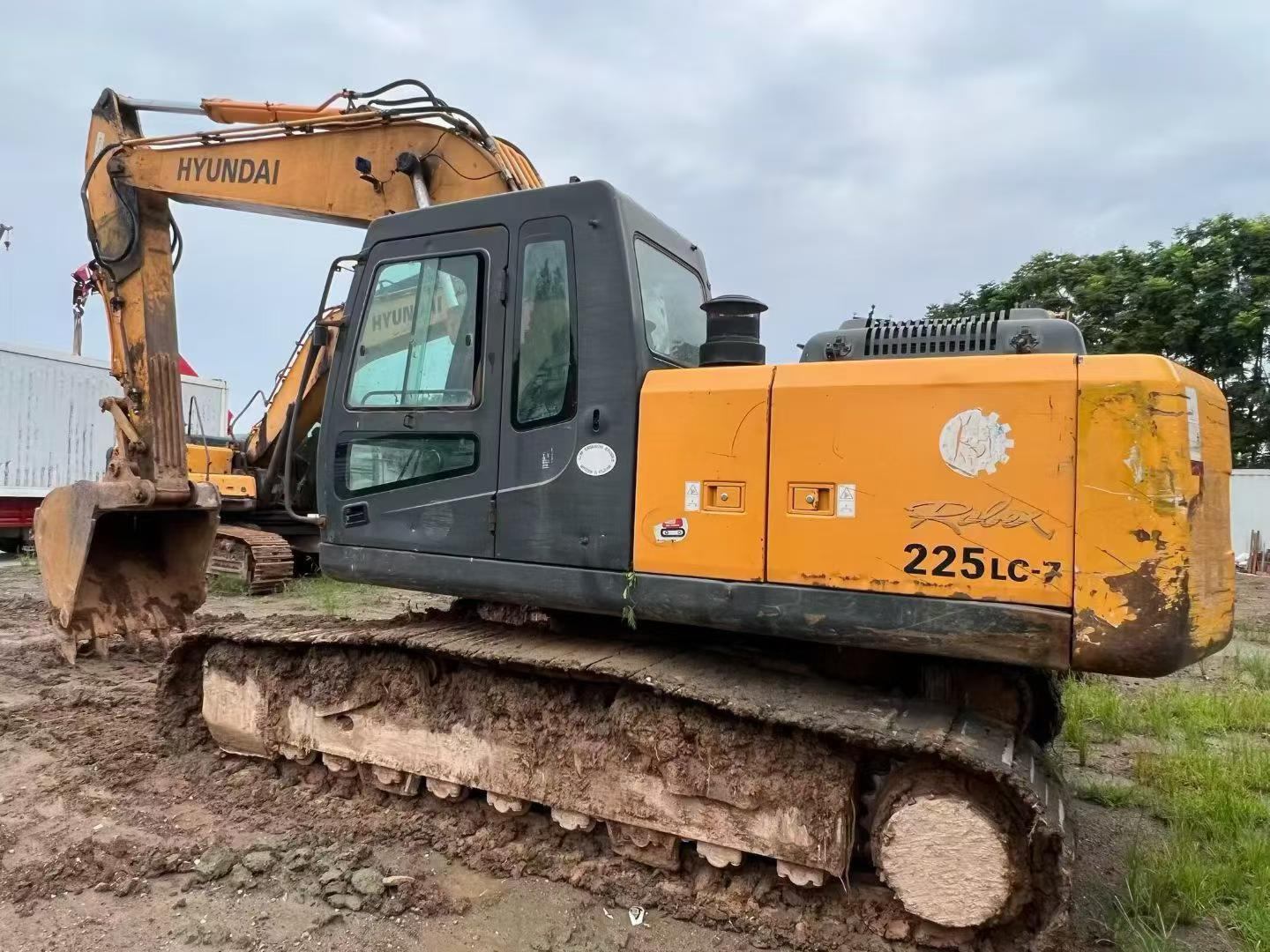Buy Hyundai R225-7 Used Excavator / 3