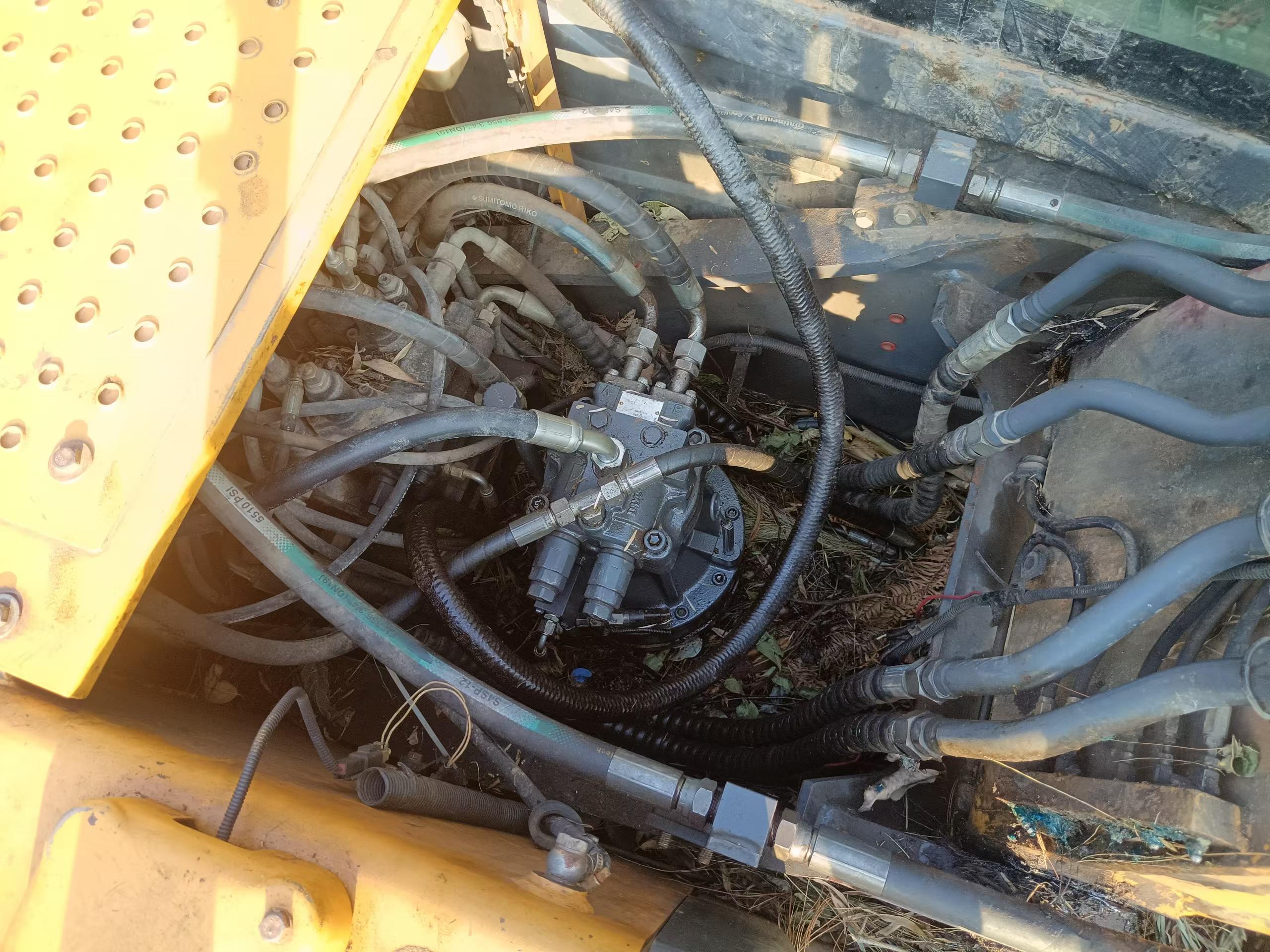 Buy XCMG XE135B Used Excavator / 4