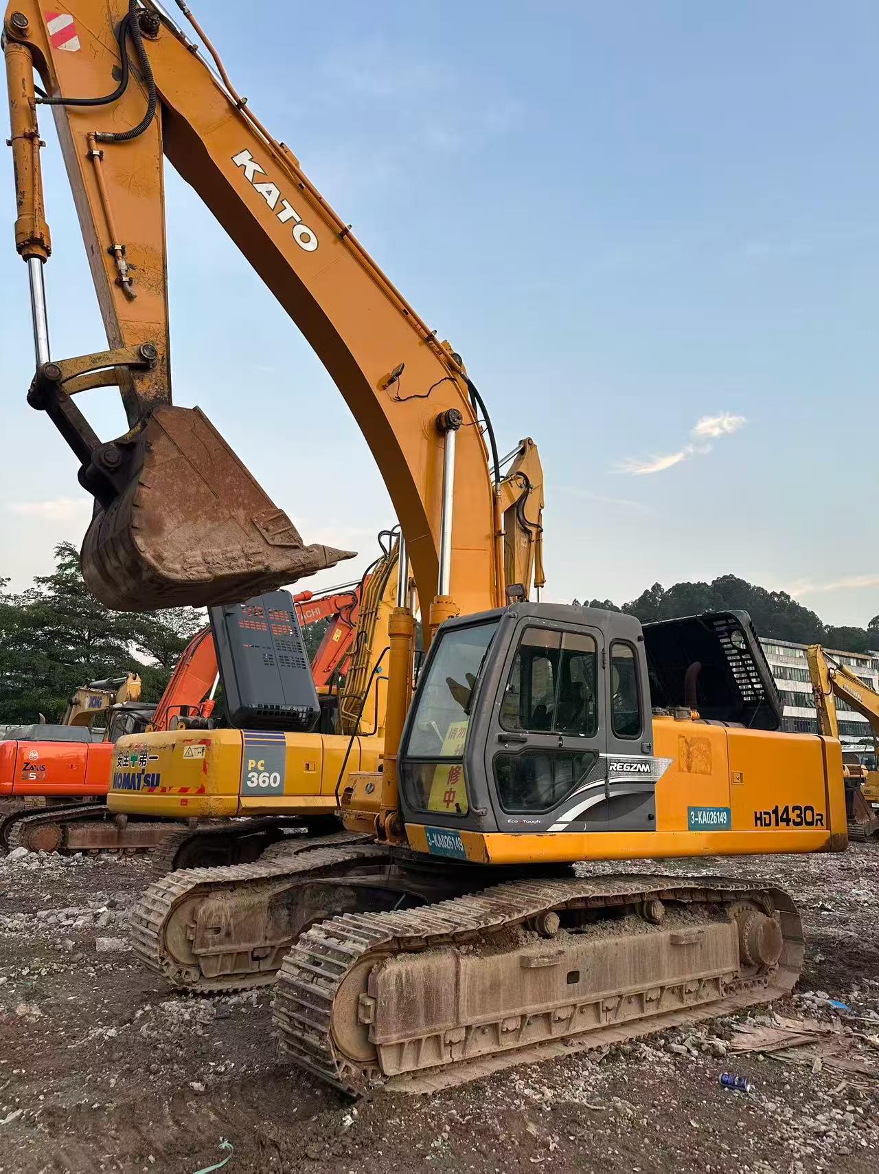 Buy Kato HD1430R Used Excavator / 4 Buy Kato HD1430R Used Excavator / 4