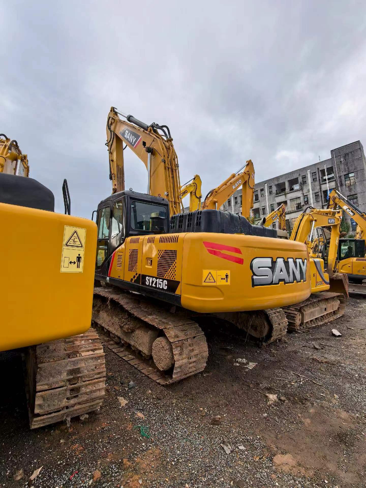 Buy Sany SY215C Used Excavator / 1