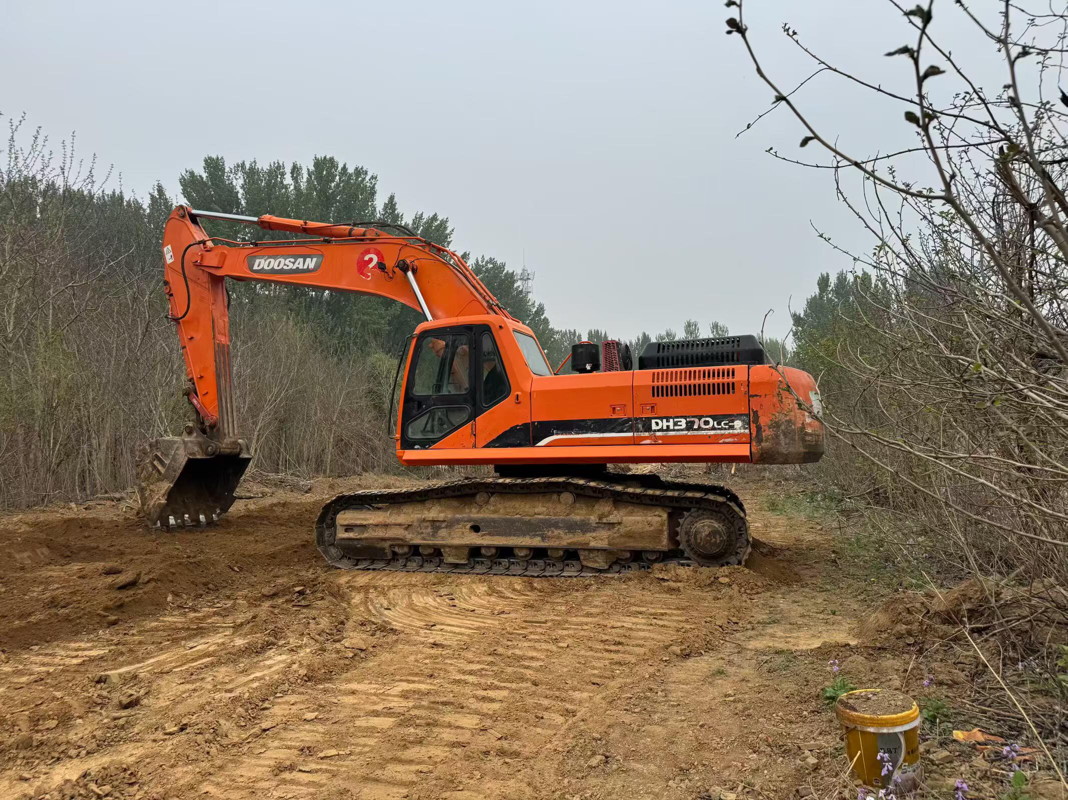 Buy Doosan DH370LC-9 Used Excavator / 4 Buy Doosan DH370LC-9 Used Excavator / 4