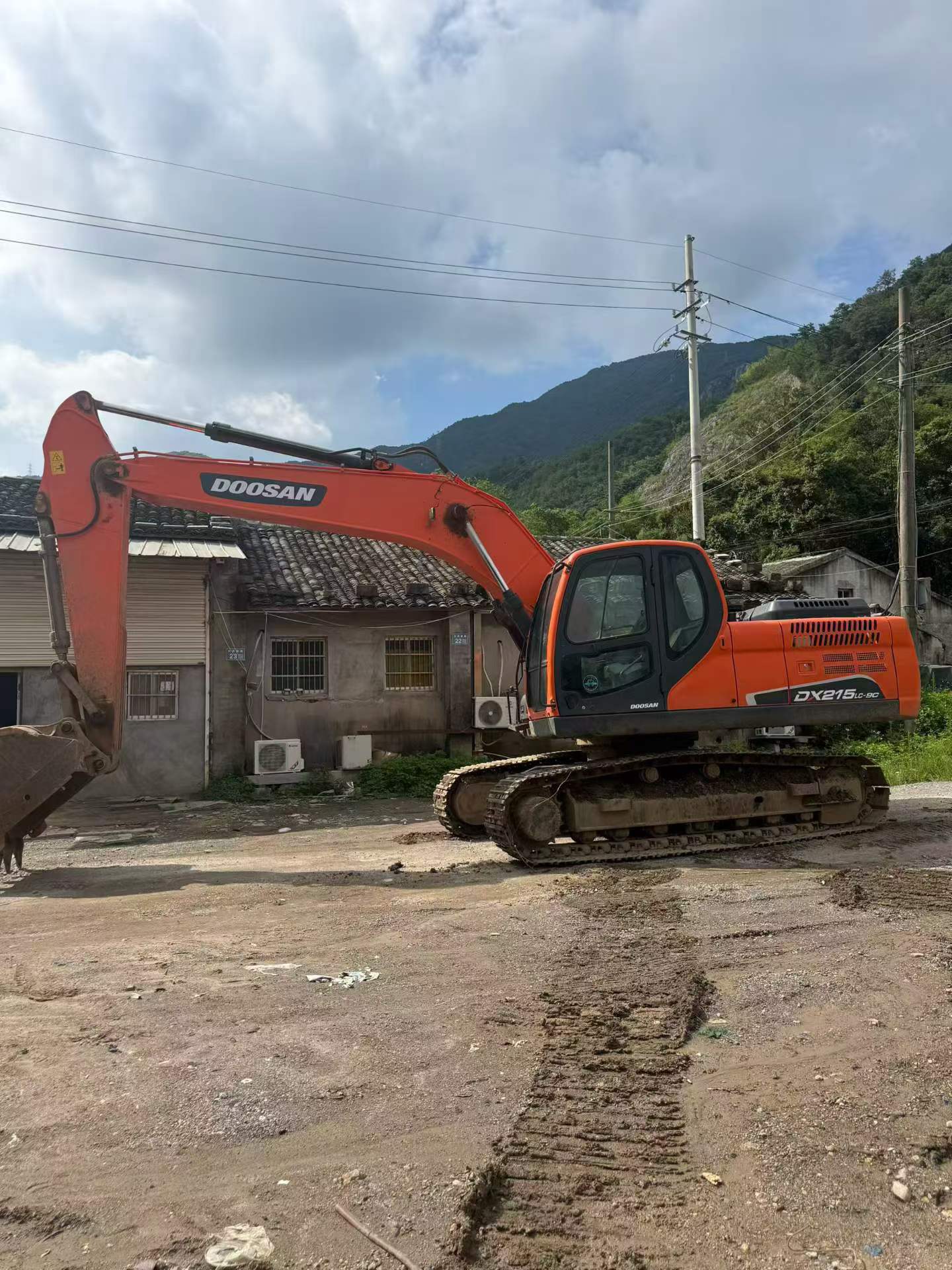 Buy Doosan DH215-7 Used Excavator / 1