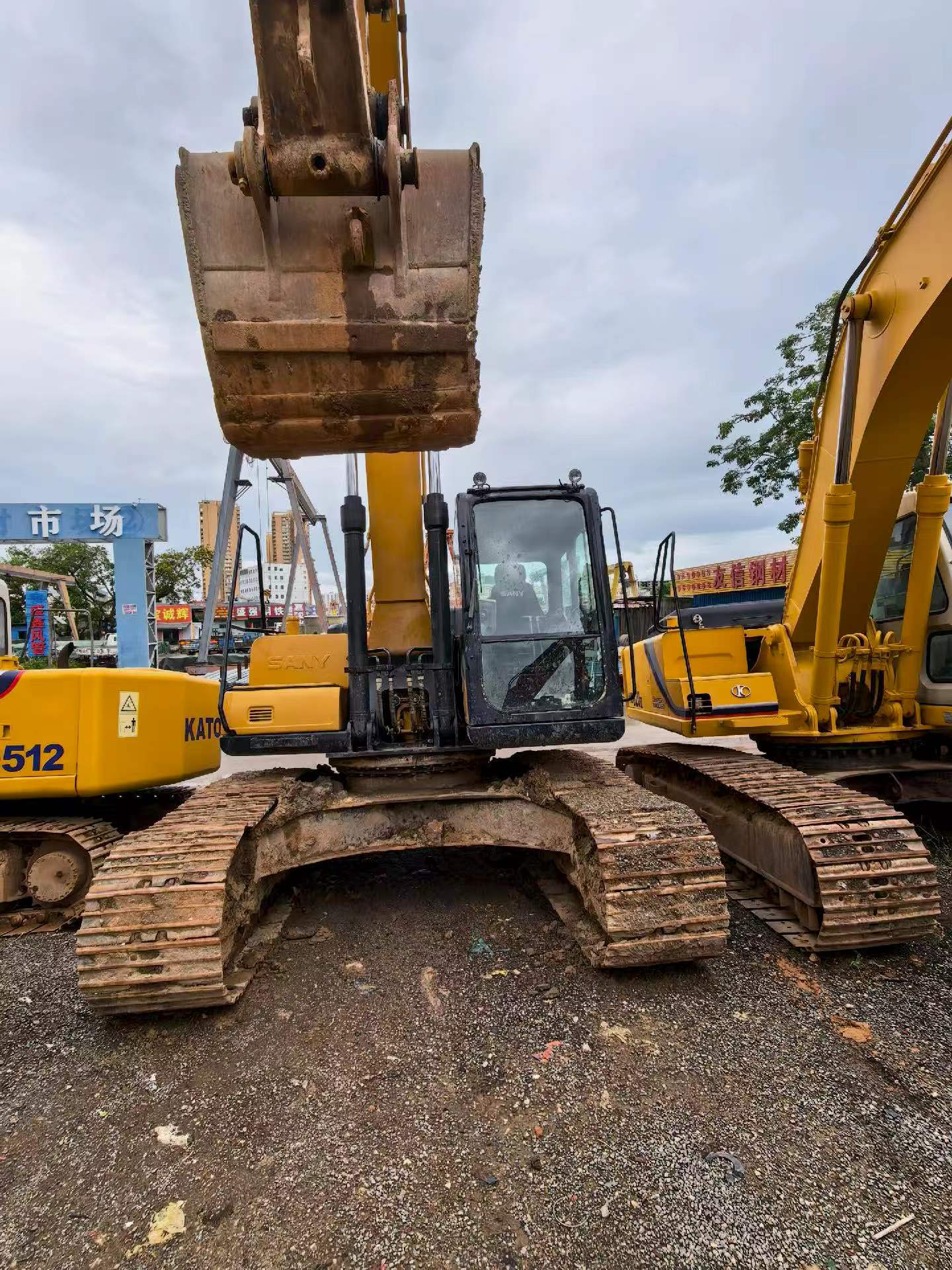 Buy Sany SY215C Used Excavator / 3 Buy Sany SY215C Used Excavator / 3