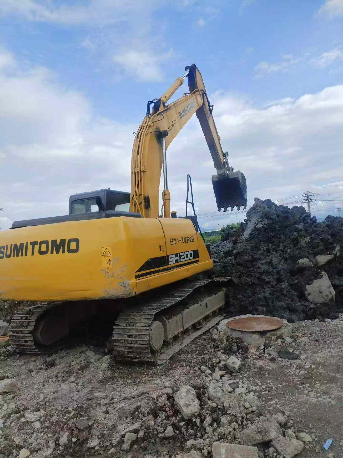 Buy Sumitomo SH200A5 Used Excavator / 2 Buy Sumitomo SH200A5 Used Excavator / 2