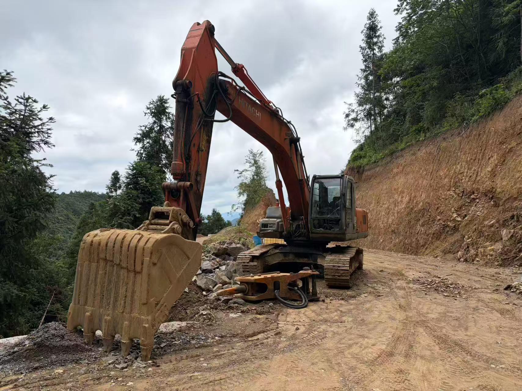 Buy Hitachi ZX240-3G Used Excavator / 2