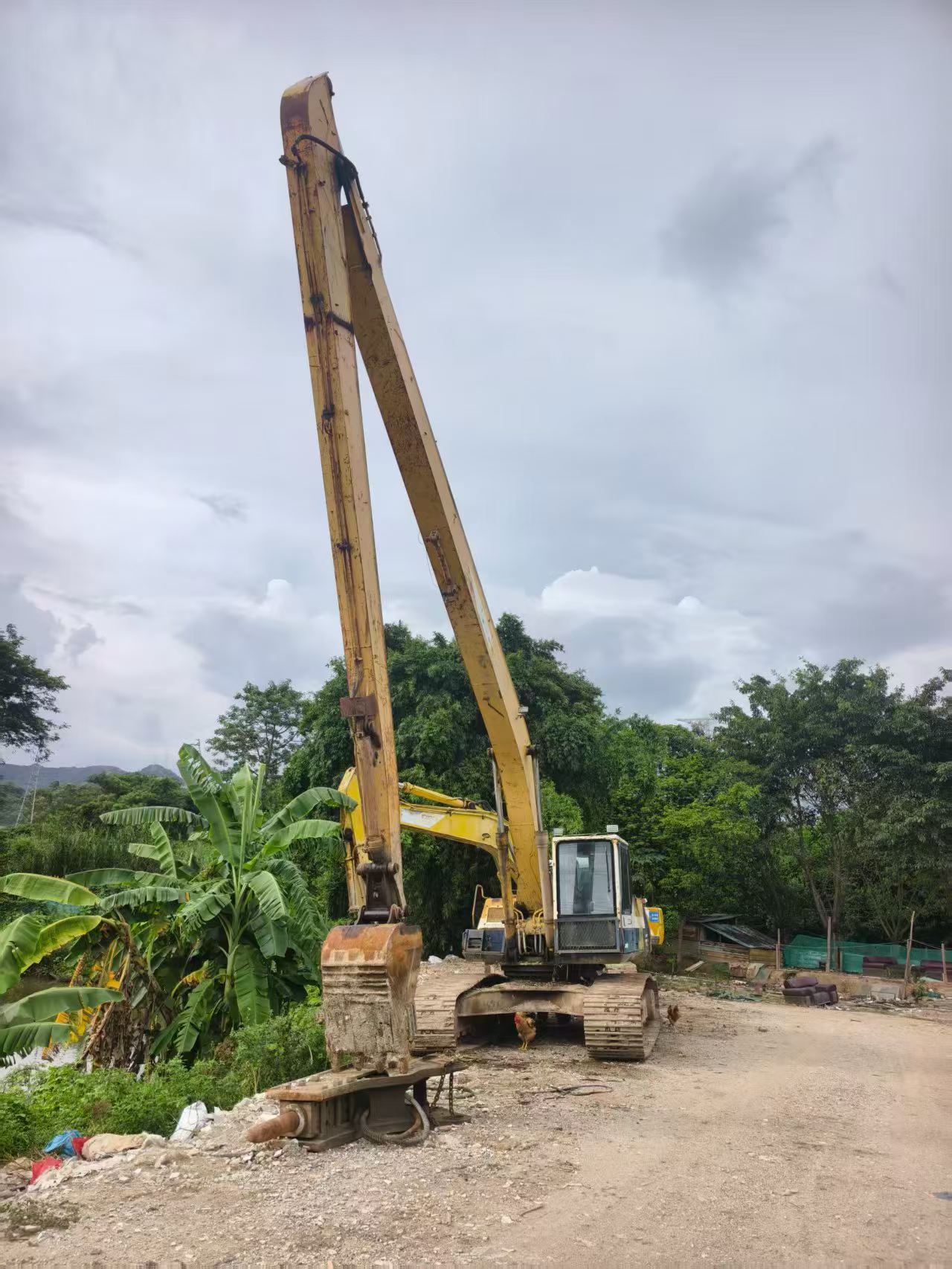 Buy Komatsu PC220-5 Used Excavator / 1