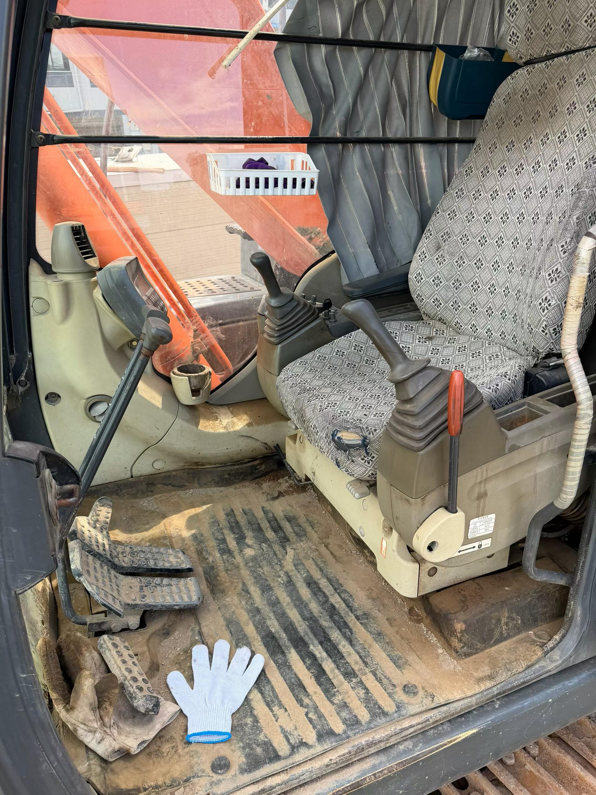 Buy Hitachi EX200-3 Used Excavator / 3