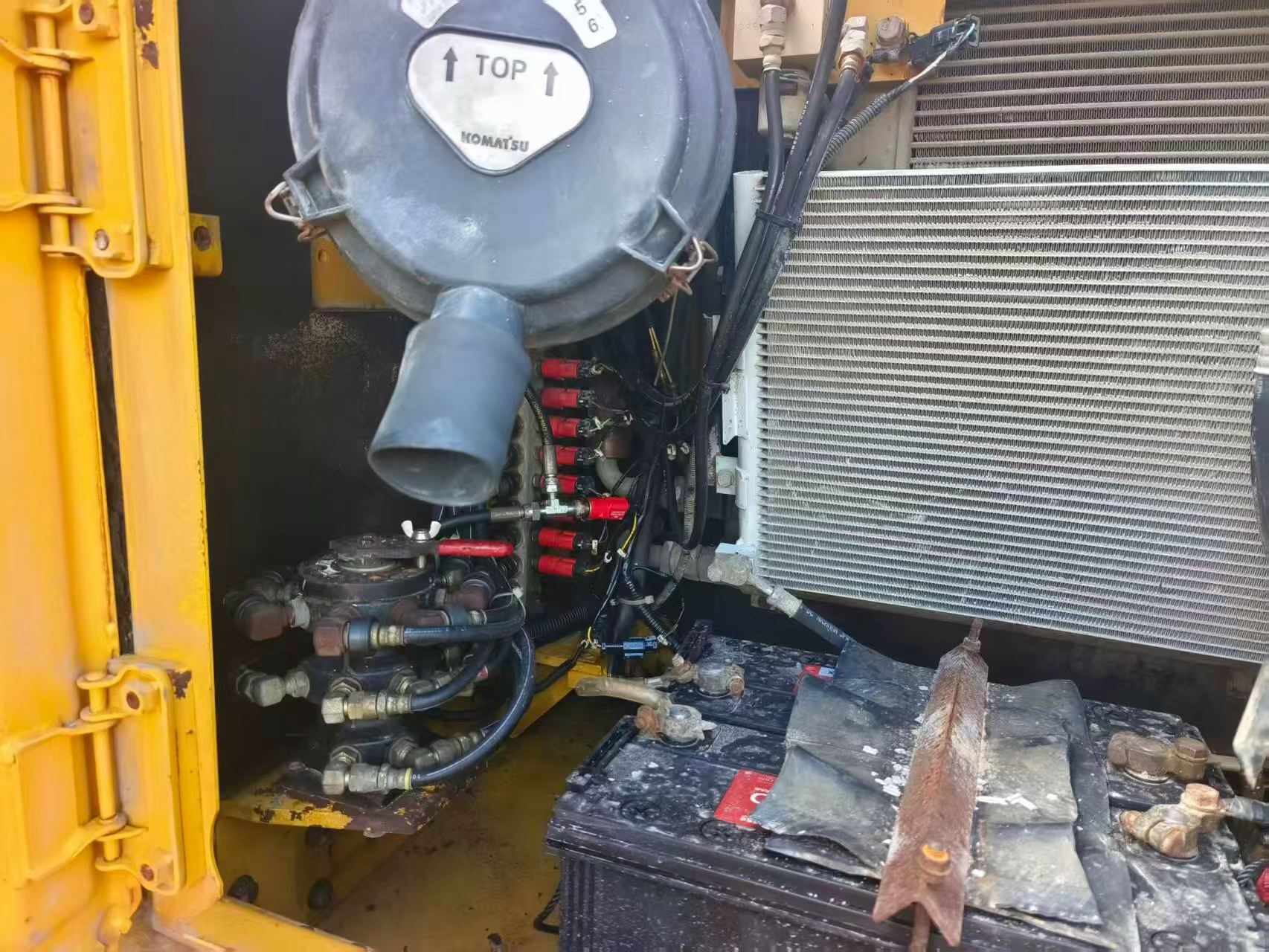 Buy Komatsu PC120-6 Used Excavator / 7 Buy Komatsu PC120-6 Used Excavator / 7