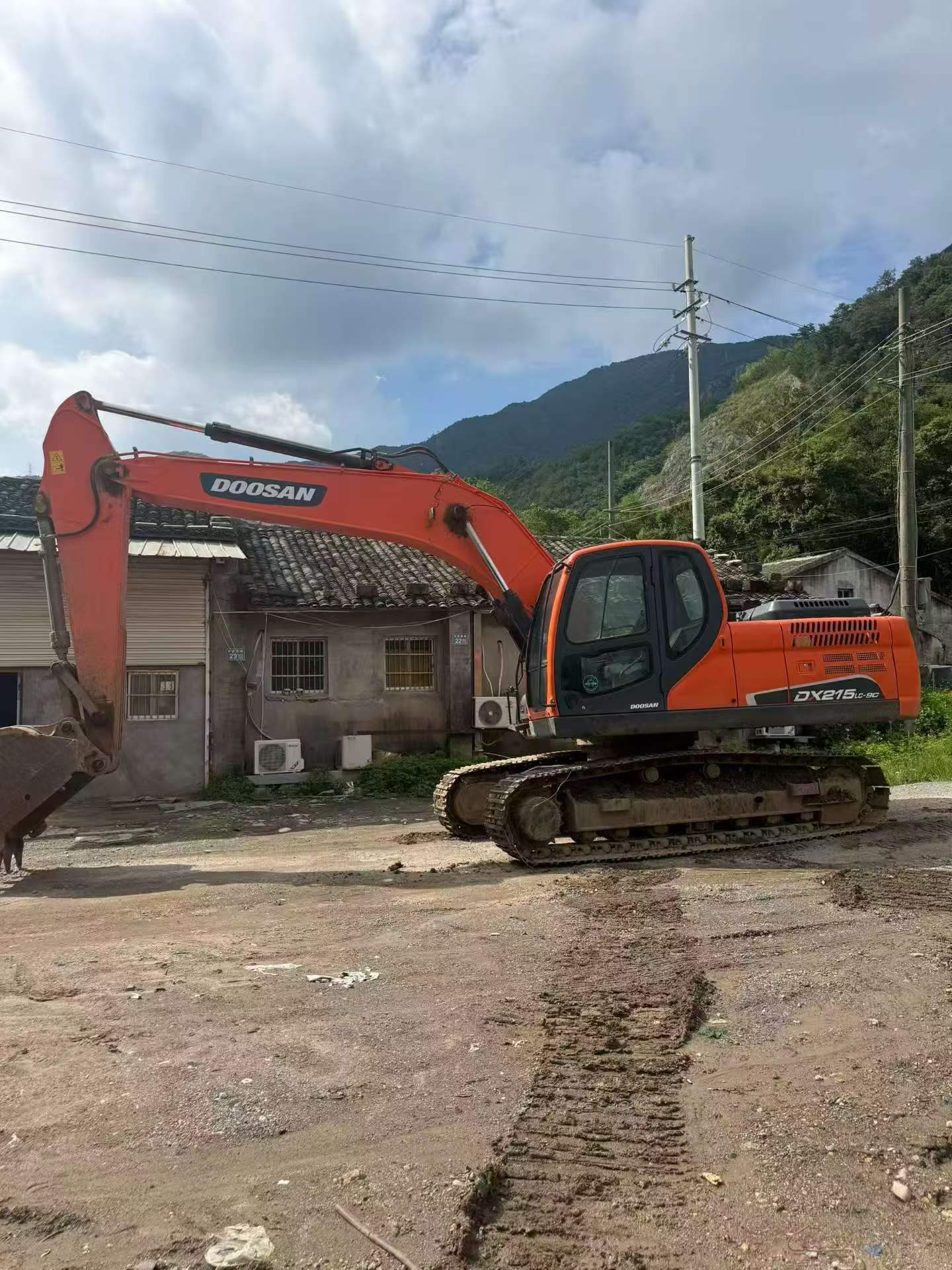 Buy Doosan DH215-7 Used Excavator / 1