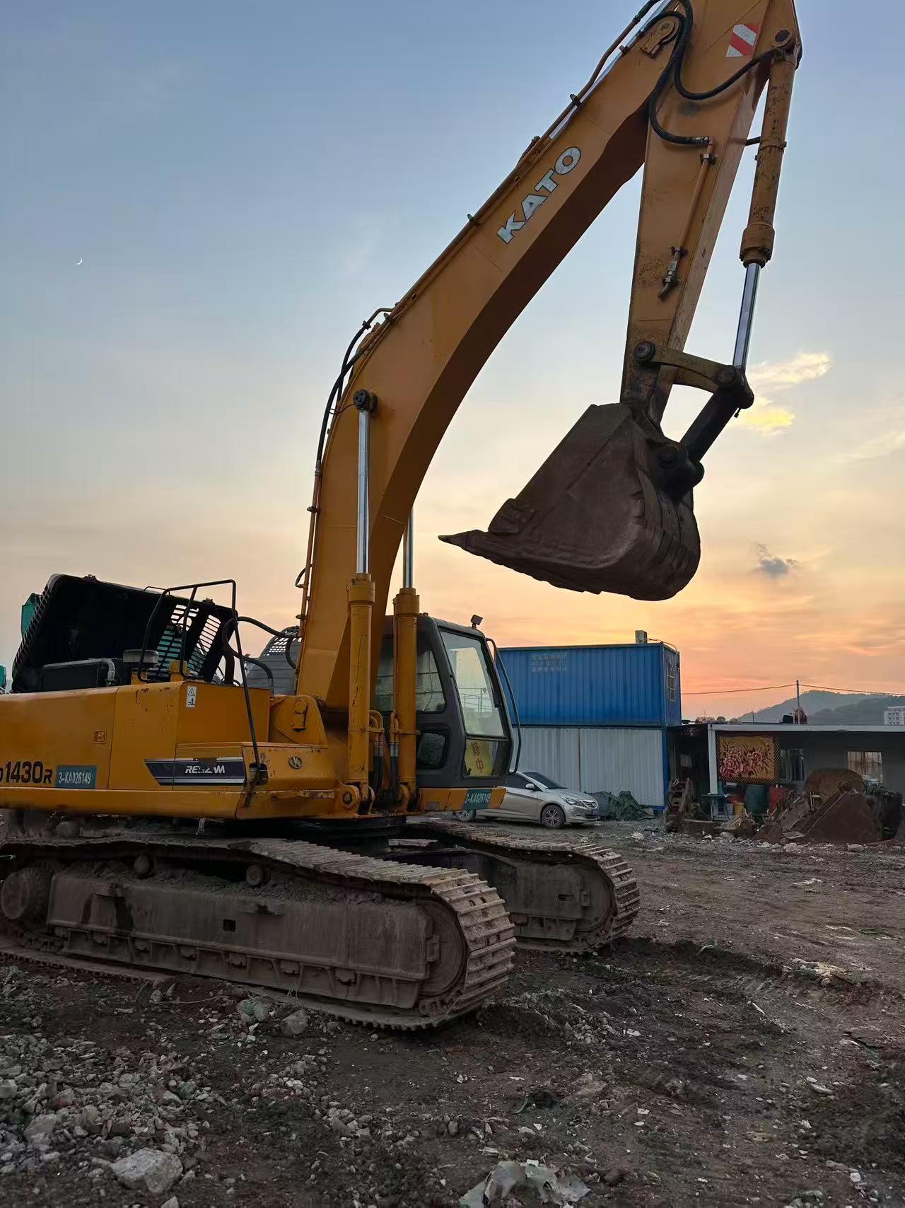 Buy Kato HD1430R Used Excavator / 3 Buy Kato HD1430R Used Excavator / 3