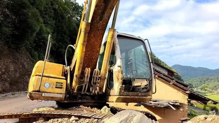 Buy Sumitomo SH200A3 Used Excavator / 1