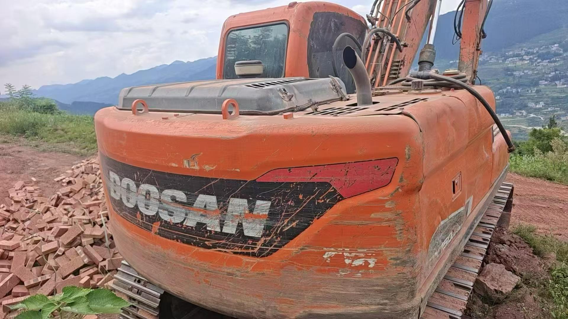 Buy Doosan DH150 Used Excavator / 2 Buy Doosan DH150 Used Excavator / 2