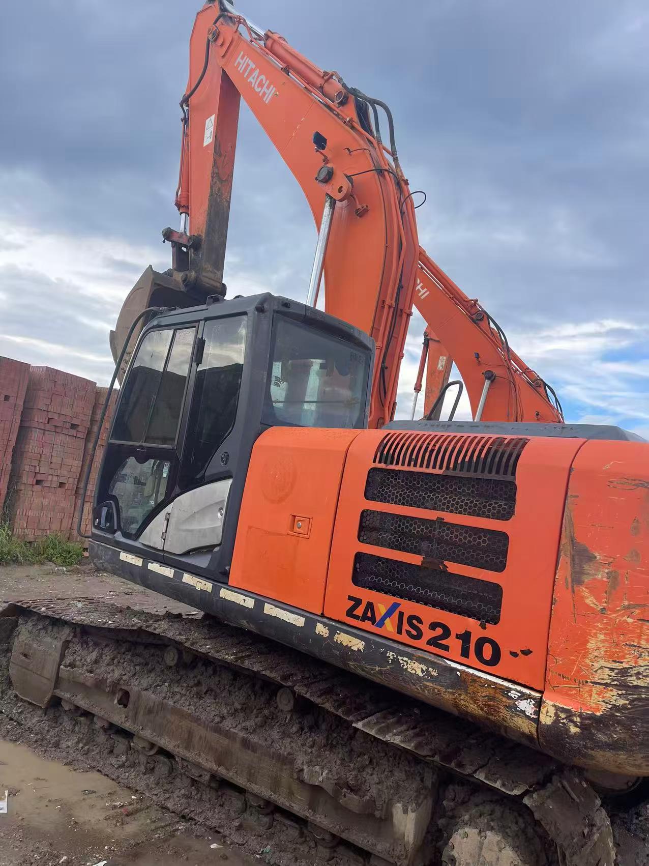 Buy Hitachi ZX200-5G Used Excavator / 2