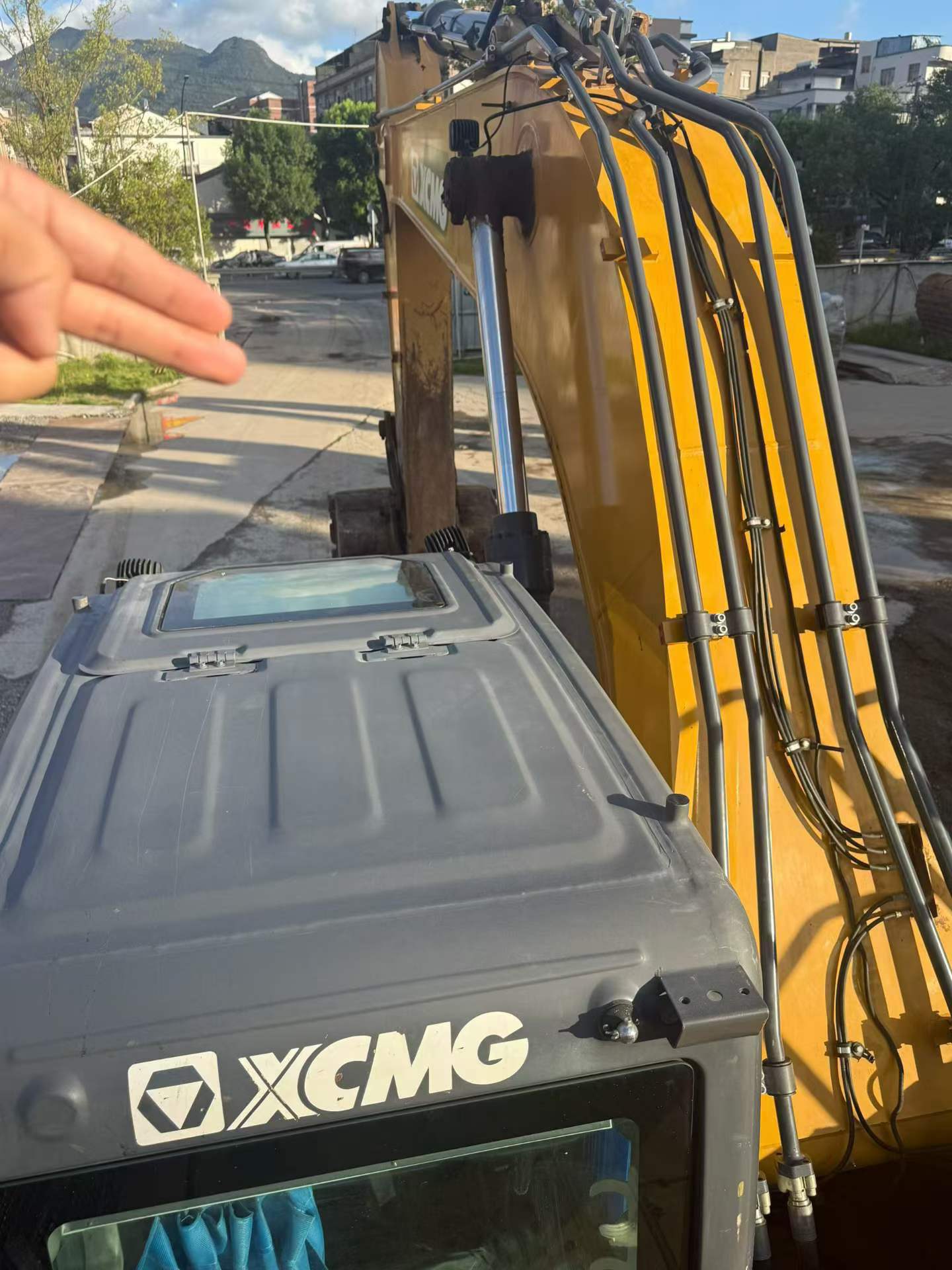 Buy XCMG XE335DK Used Excavator / 7 Buy XCMG XE335DK Used Excavator / 7