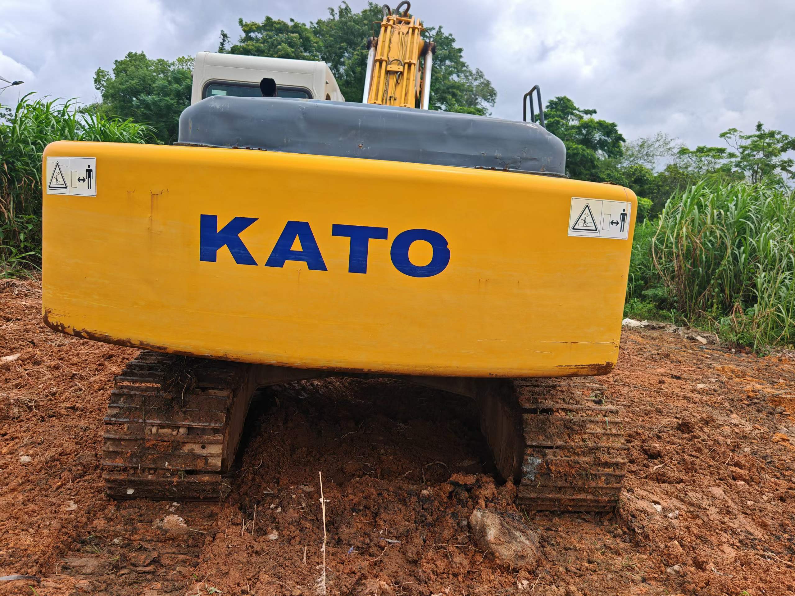Buy Kato 820-3SP Used Excavator / 3