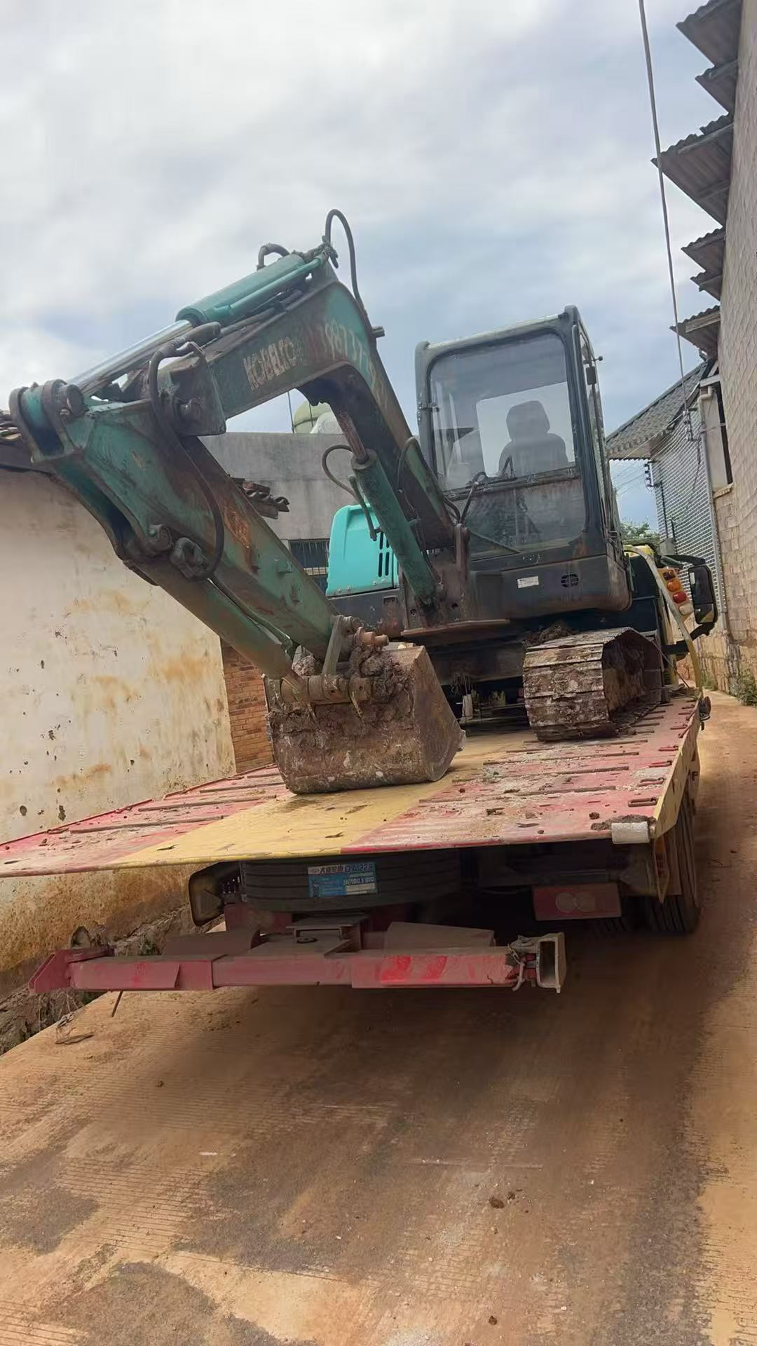Buy Kobelco SK60 Used Excavator / 3 Buy Kobelco SK60 Used Excavator / 3