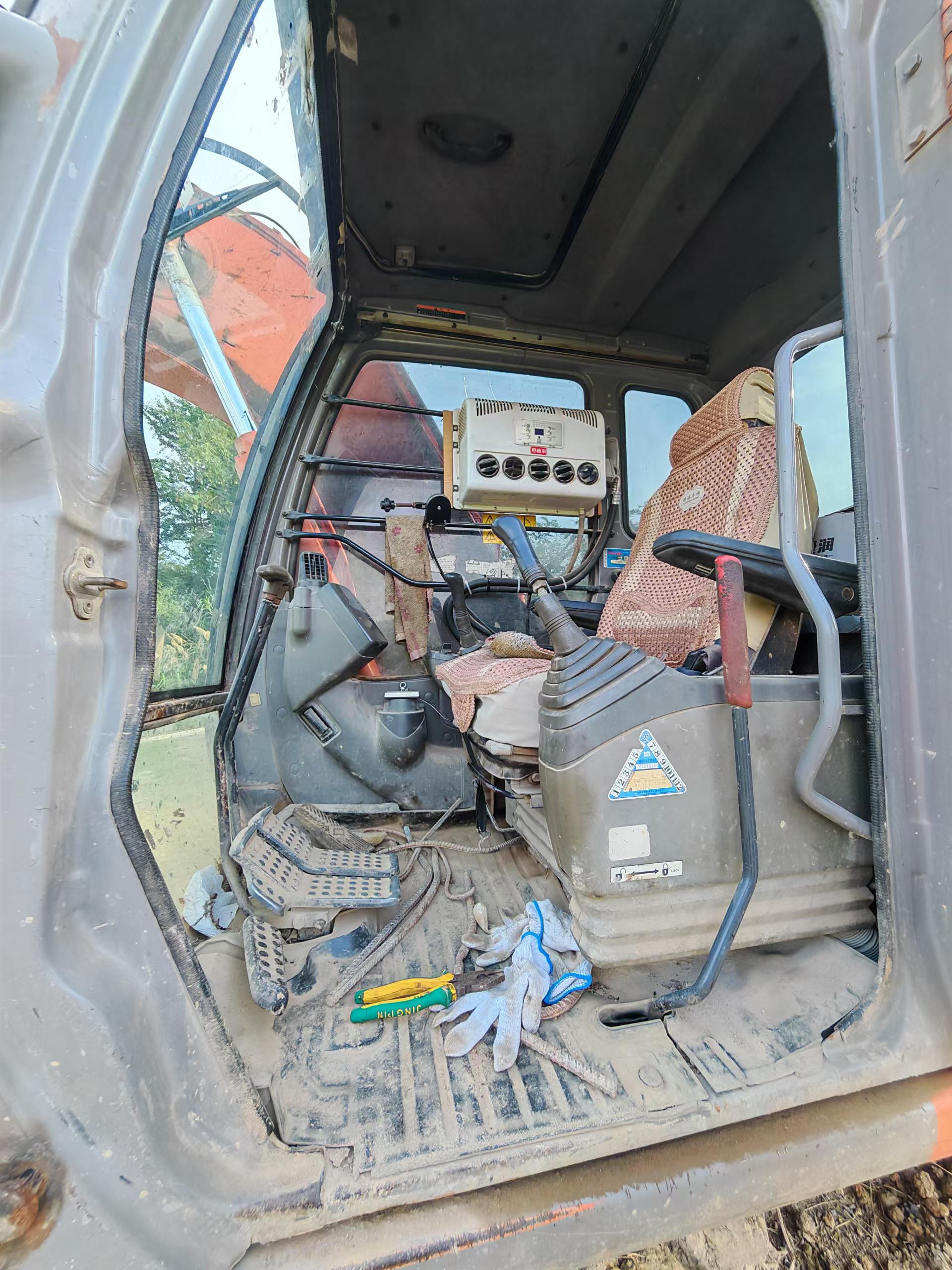 Buy Hitachi EX130H-5 Used Excavator / 8 Buy Hitachi EX130H-5 Used Excavator / 8