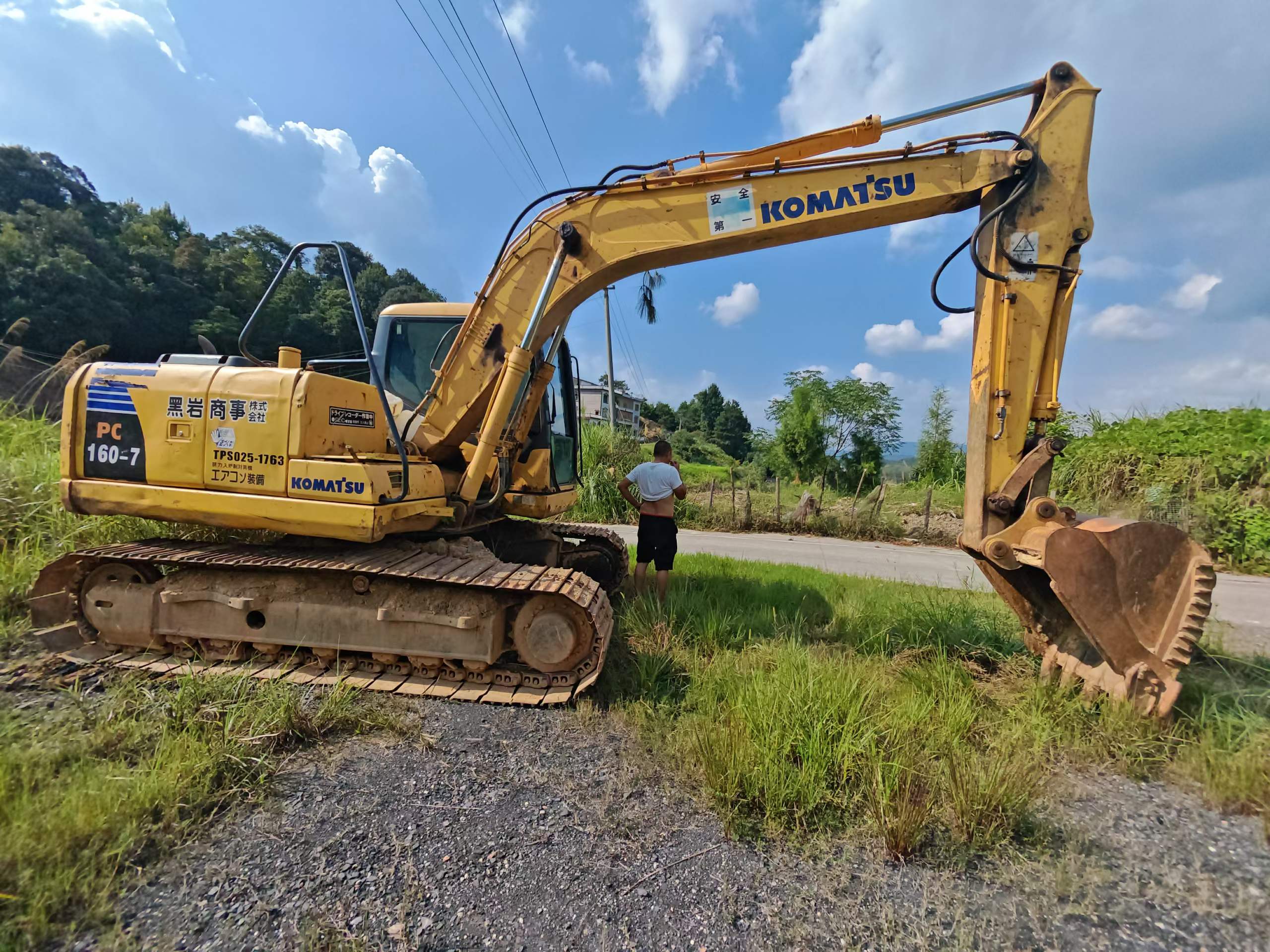 Buy Komatsu PC130-7 Used Excavator / 2 Buy Komatsu PC130-7 Used Excavator / 2