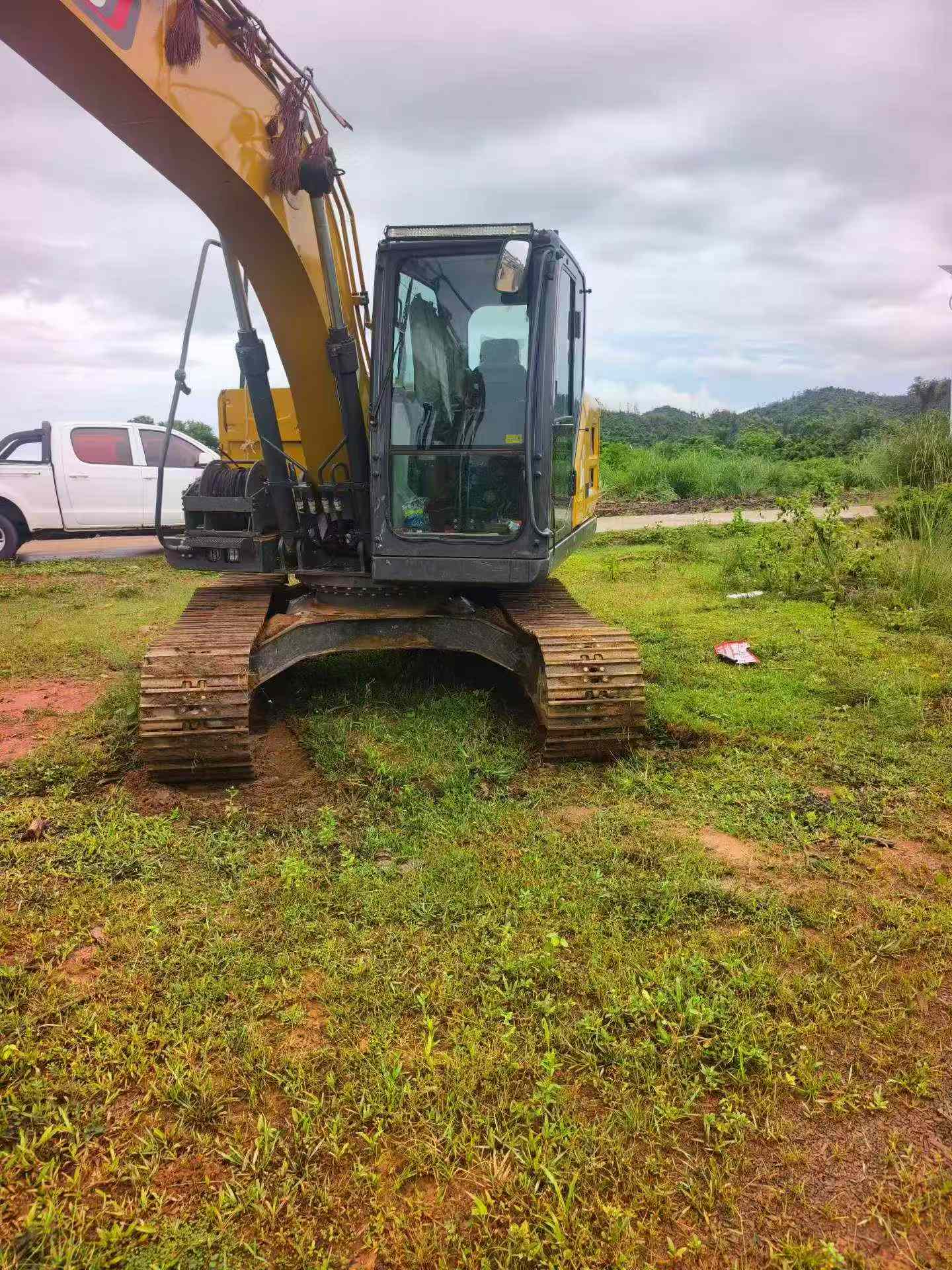 Buy XCMG XE135B Used Excavator / 3