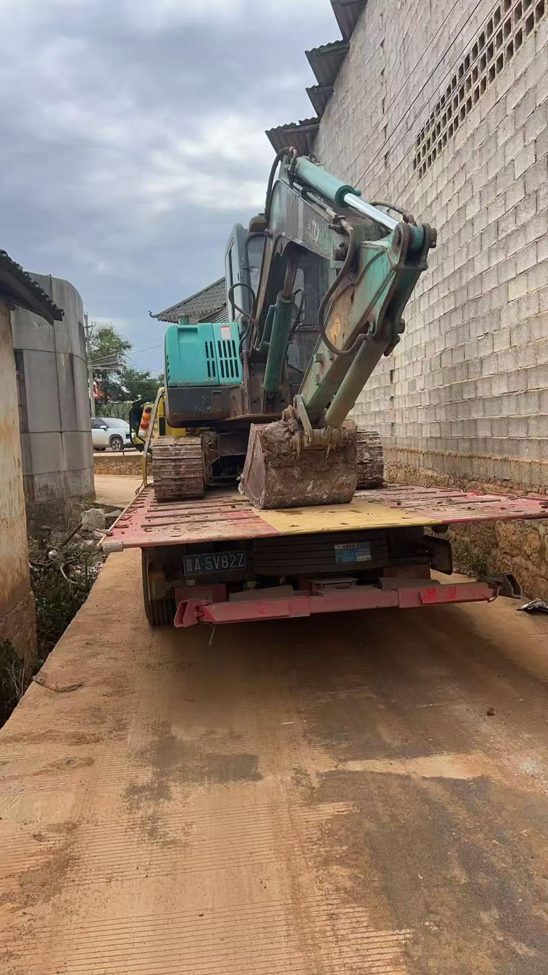 Buy Kobelco SK60 Used Excavator / 1
