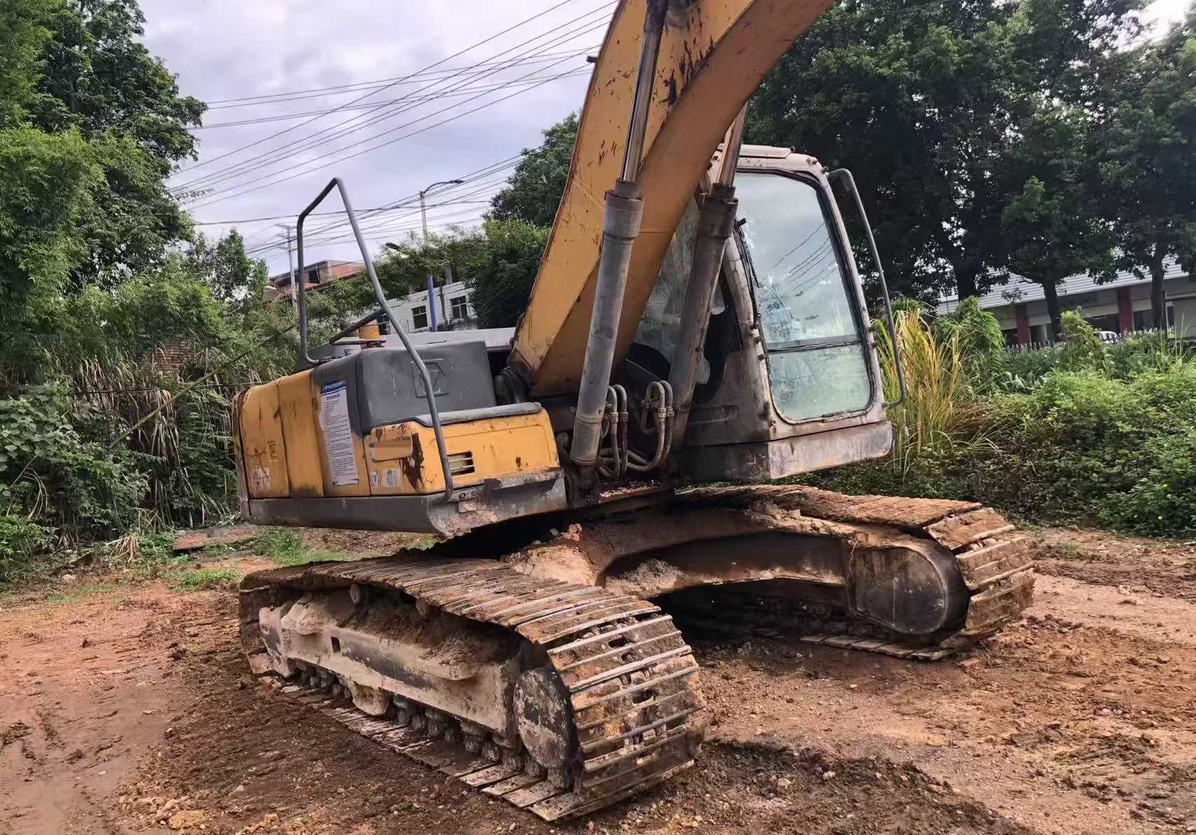 Buy XCMG XE215CA Used Excavator / 2 Buy XCMG XE215CA Used Excavator / 2