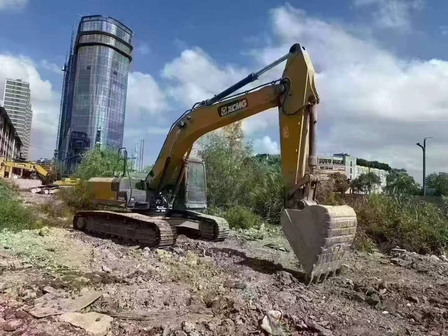 Buy XCMG XE270DK Used Excavator / 1