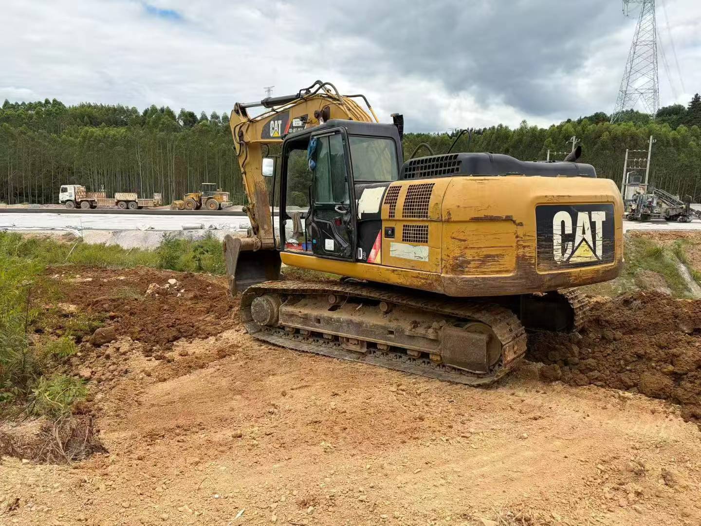 Buy Caterpillar 320D Used Excavator / 1