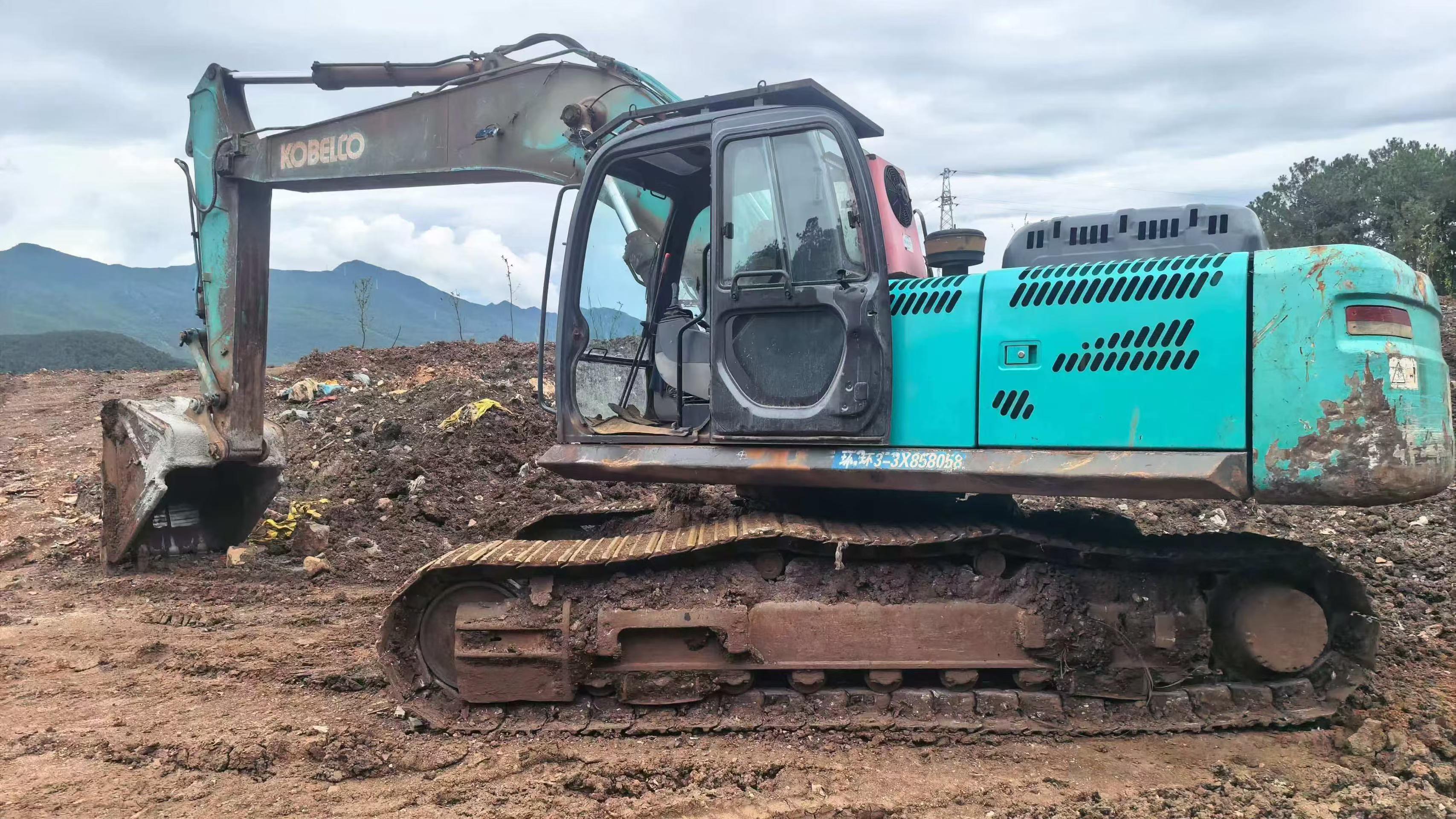 Buy Kobelco SK270D Used Excavator / 1