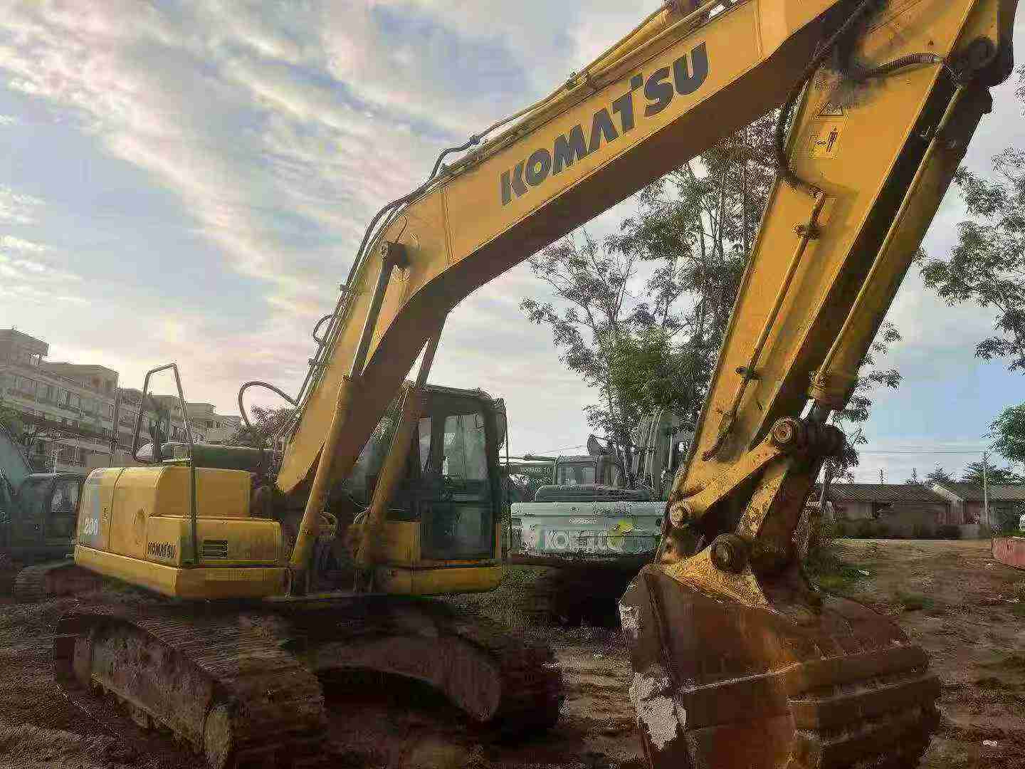Buy Komatsu PC200-8 Used Excavator / 1