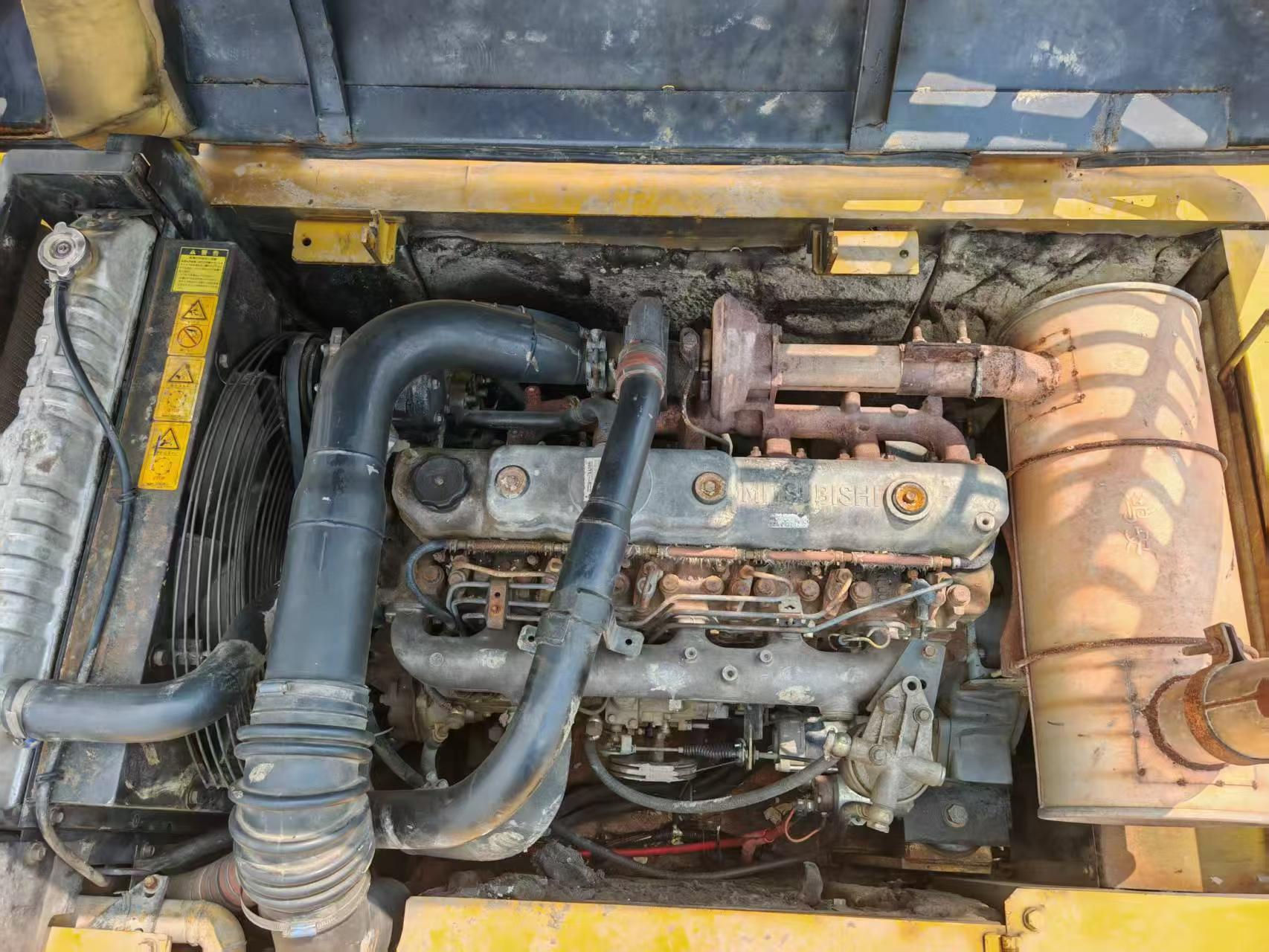 Buy Kato 820-3SP Used Excavator / 5