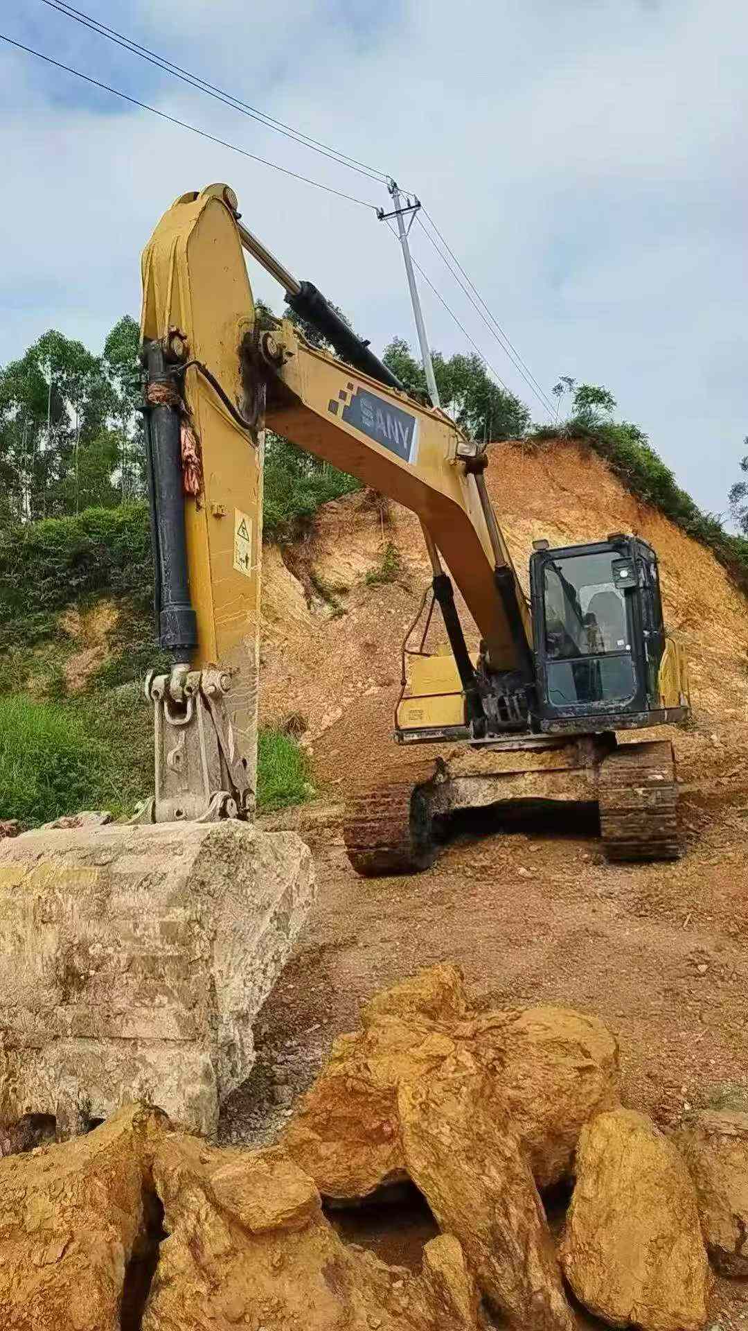 Buy Sany SY205C-8 Used Excavator / 3 Buy Sany SY205C-8 Used Excavator / 3