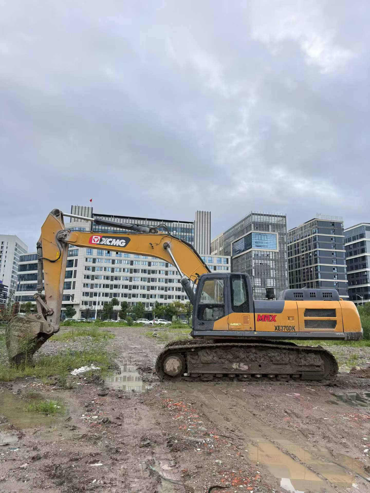 Buy XCMG XE370 Used Excavator / 2 Buy XCMG XE370 Used Excavator / 2