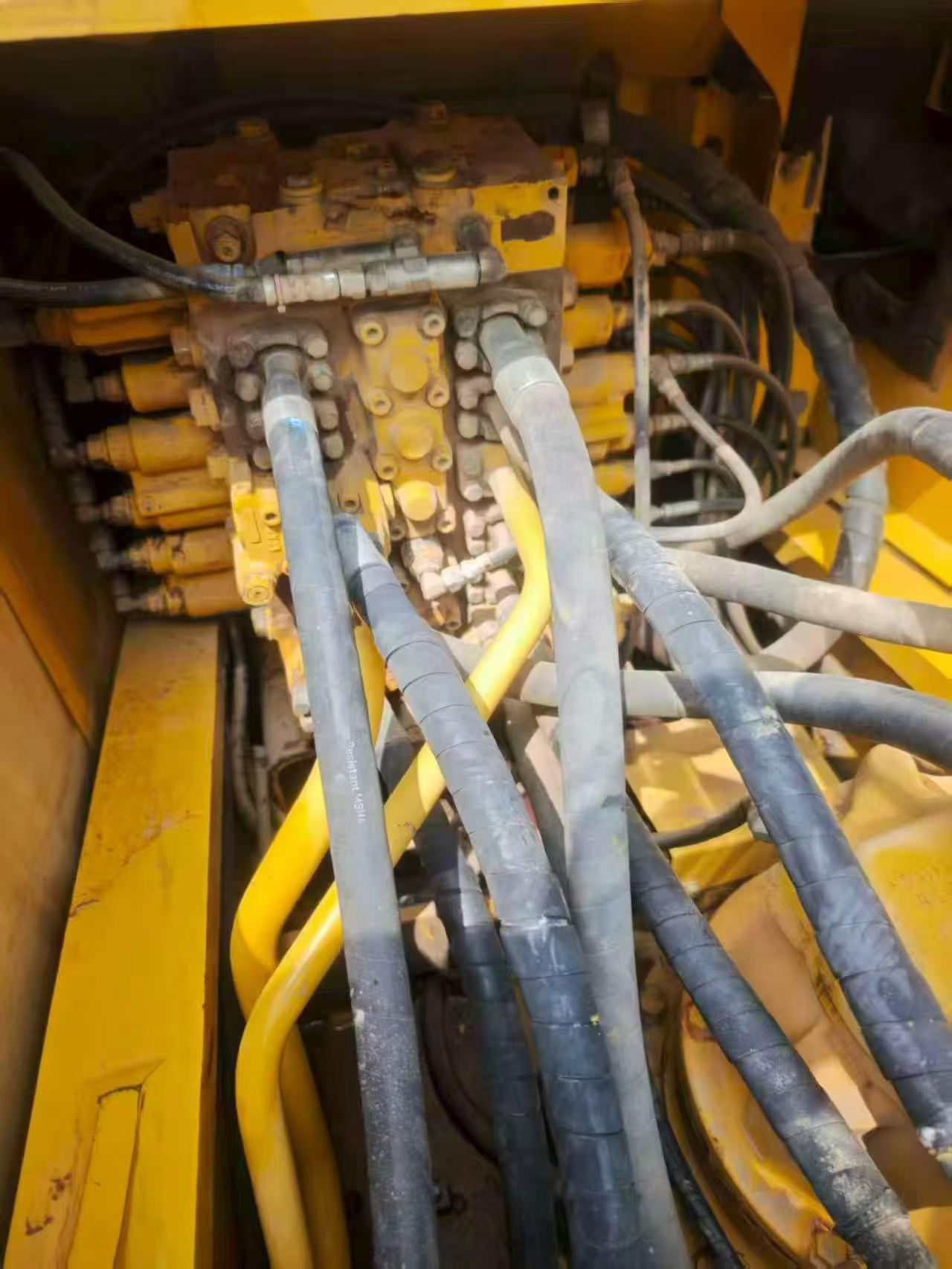 Buy Komatsu PC220 Used Excavator / 3 Buy Komatsu PC220 Used Excavator / 3