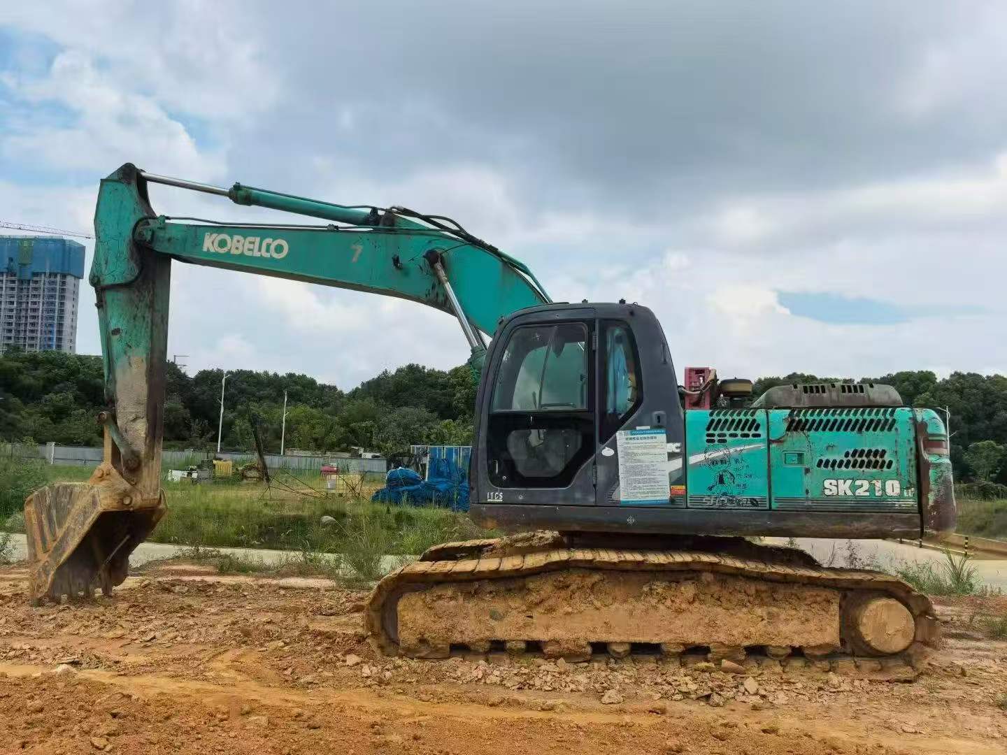 Buy Kobelco SK210 Used Excavator / 3 Buy Kobelco SK210 Used Excavator / 3