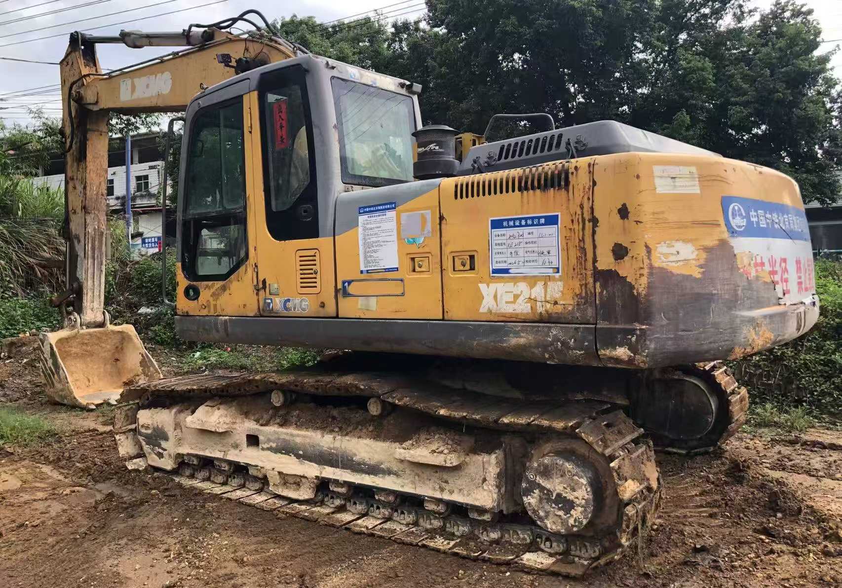 Buy XCMG XE215CA Used Excavator / 1