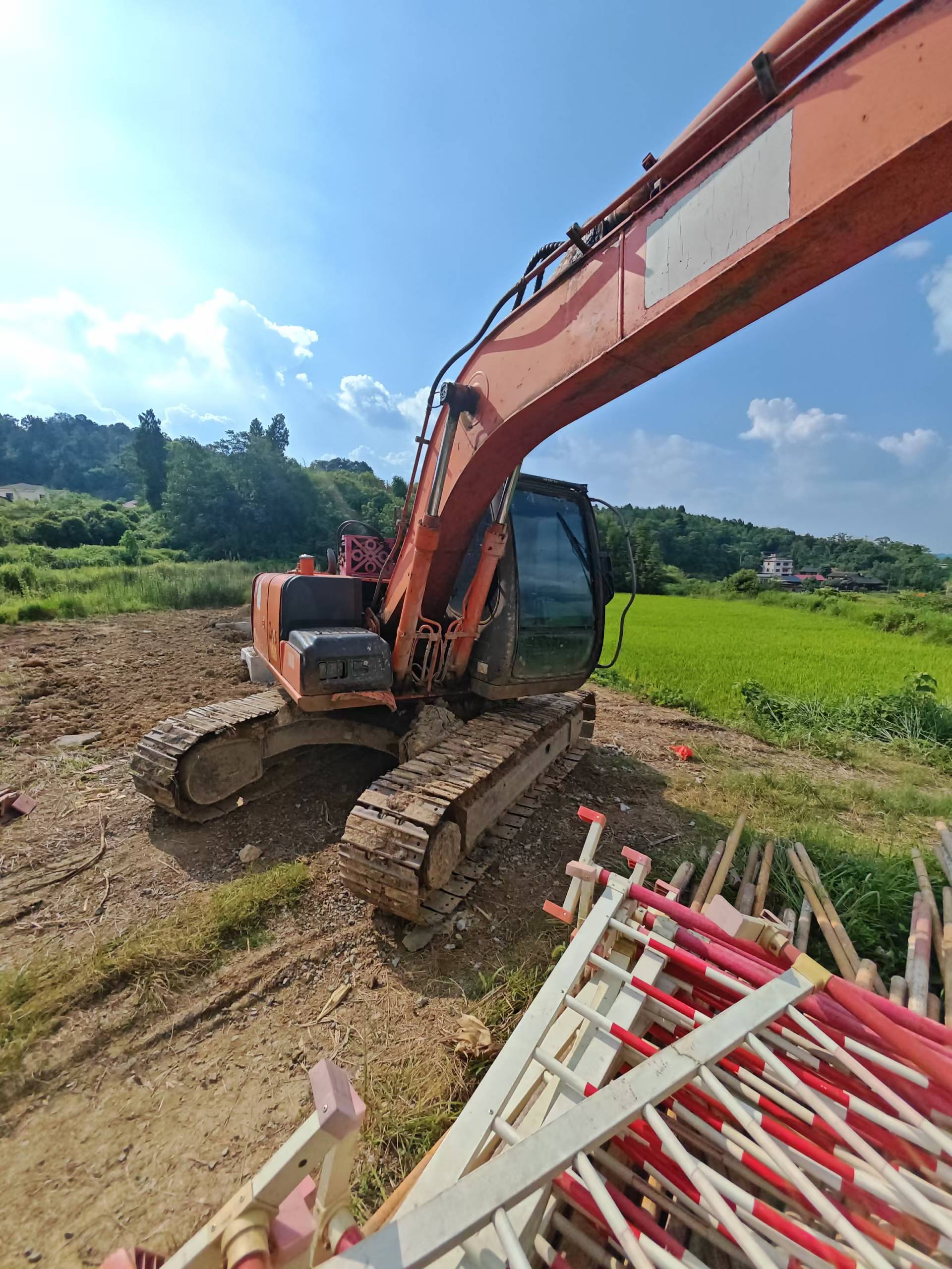 Buy Hitachi EX130H-5 Used Excavator / 9 Buy Hitachi EX130H-5 Used Excavator / 9
