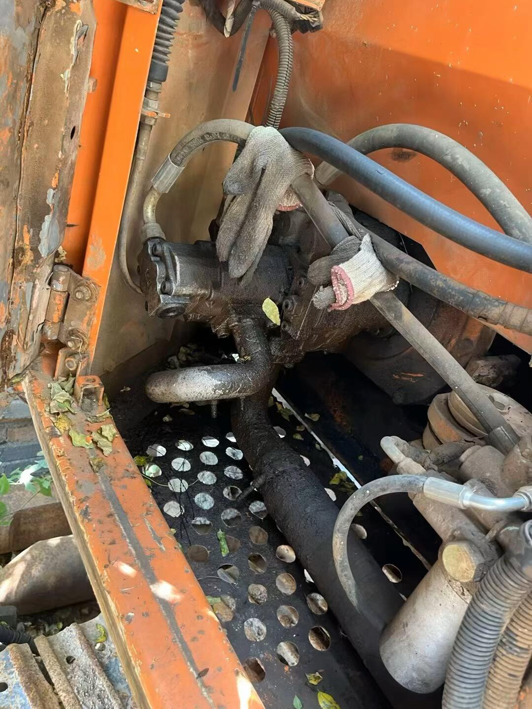 Buy Hitachi EX60-6 Used Excavator / 3